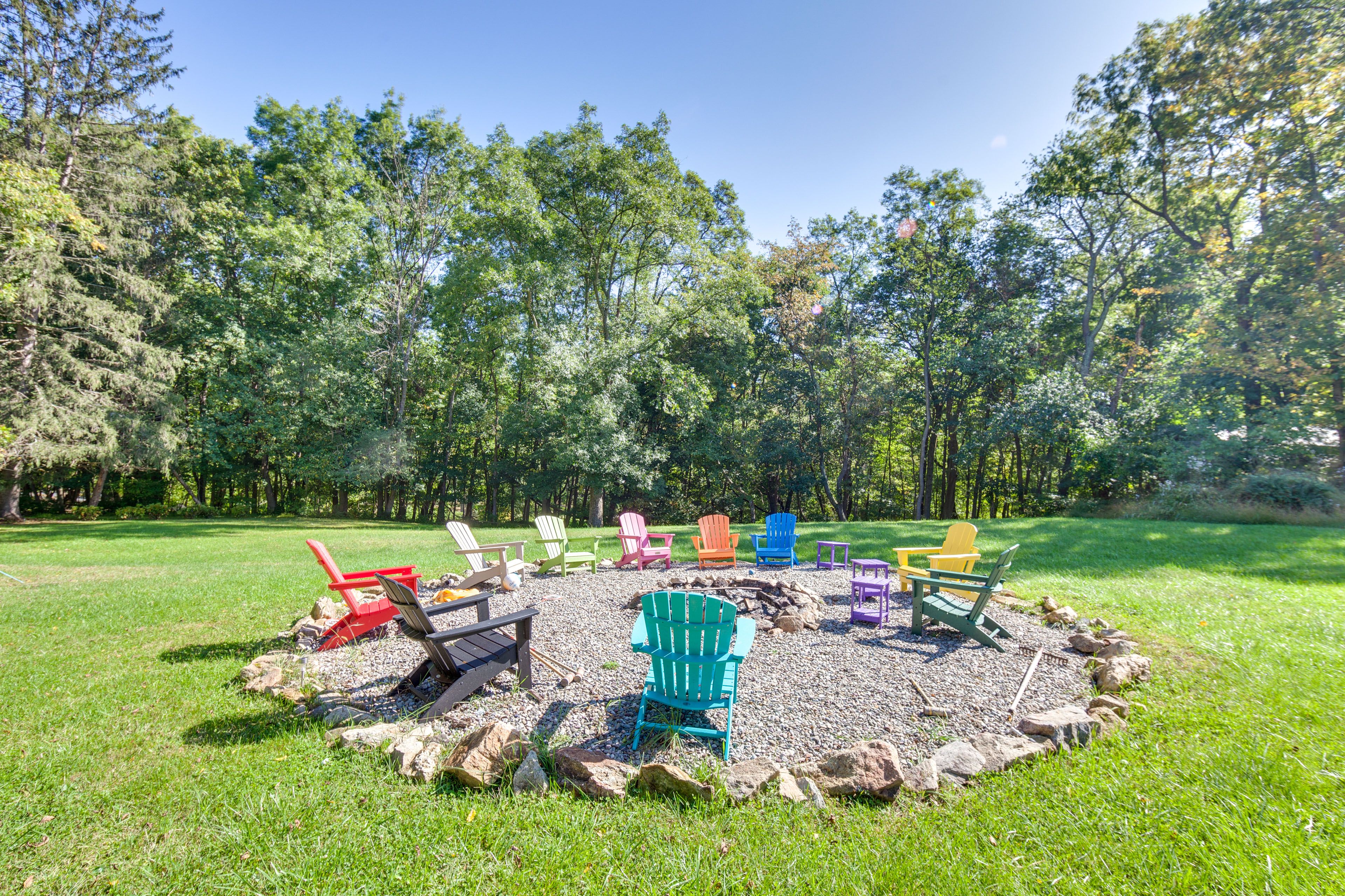 Shared Outdoor Amenities | Fire Pit | Volleyball Net | Hammock