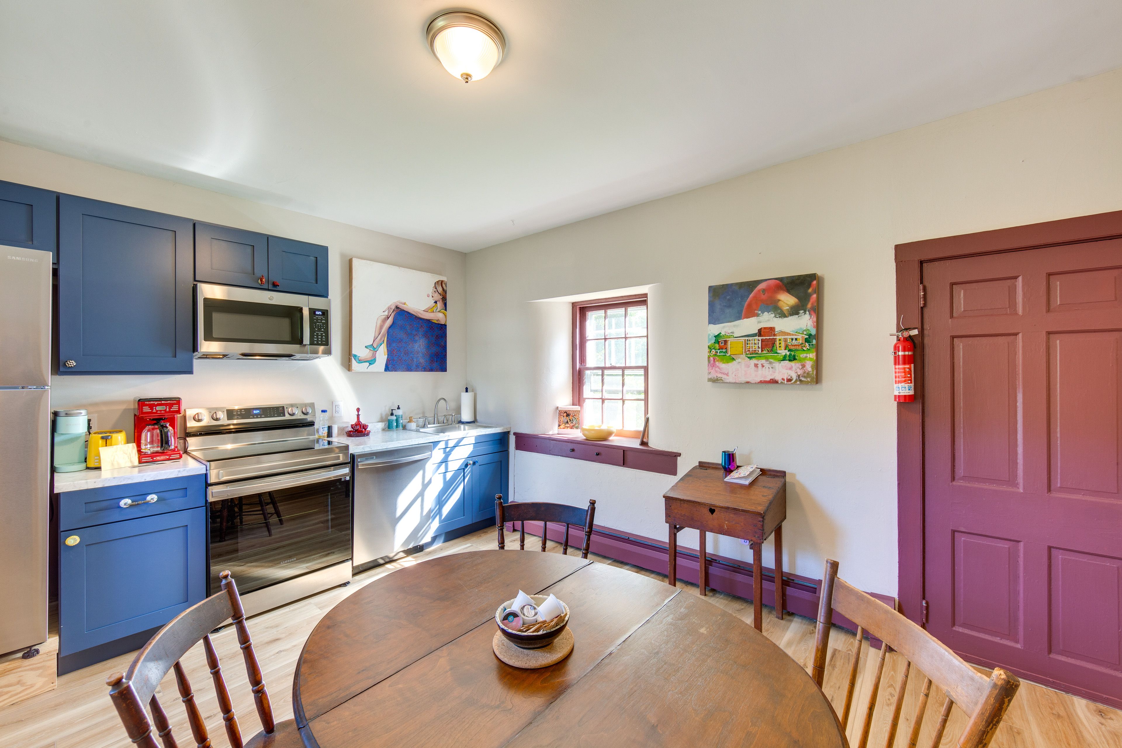 Eat-In Kitchen | Trash Bags & Paper Towels
