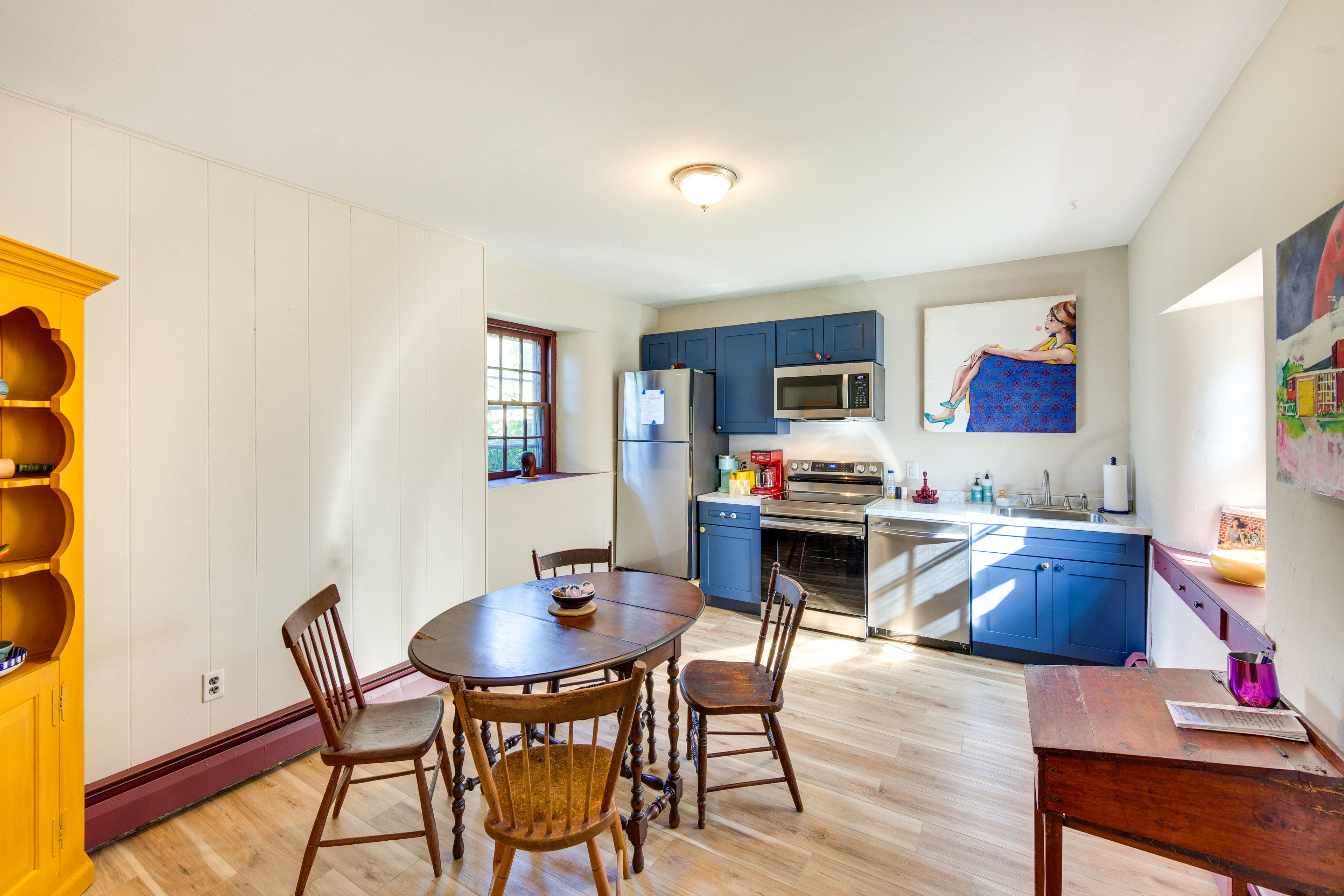 Eat-In Kitchen