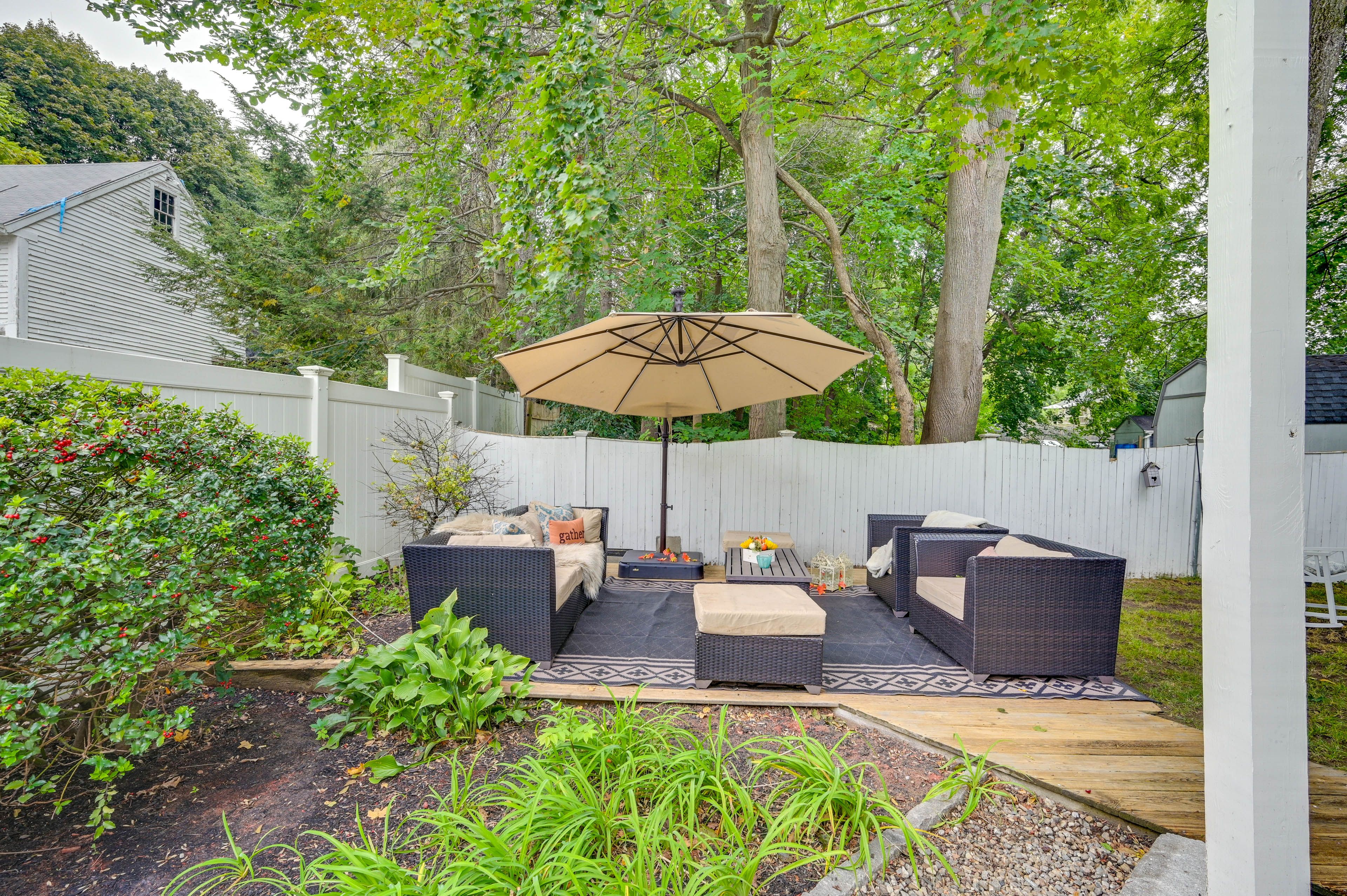 Shared Patio | Outdoor Seating