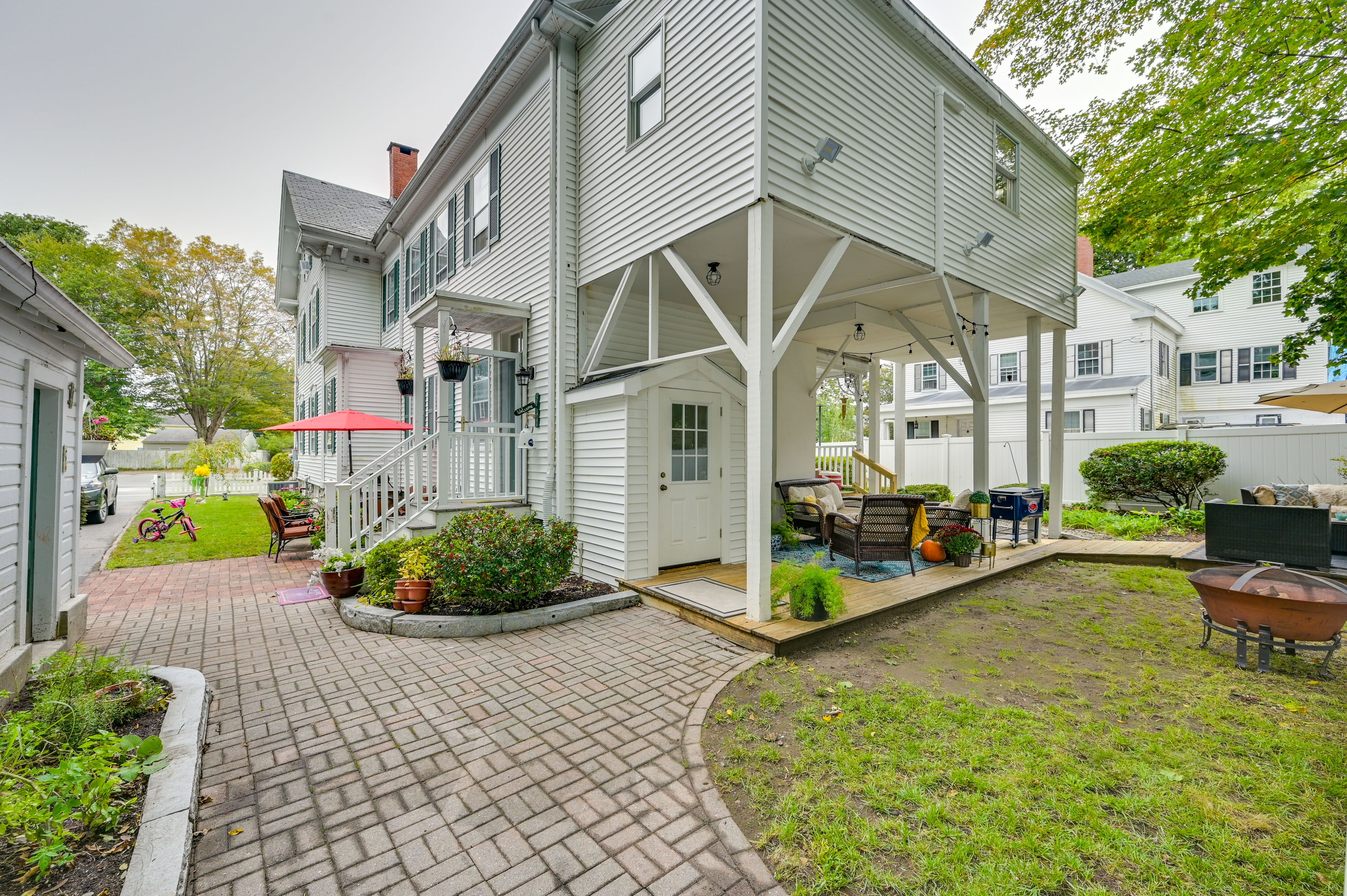 Unit Entrance/Shared Yard