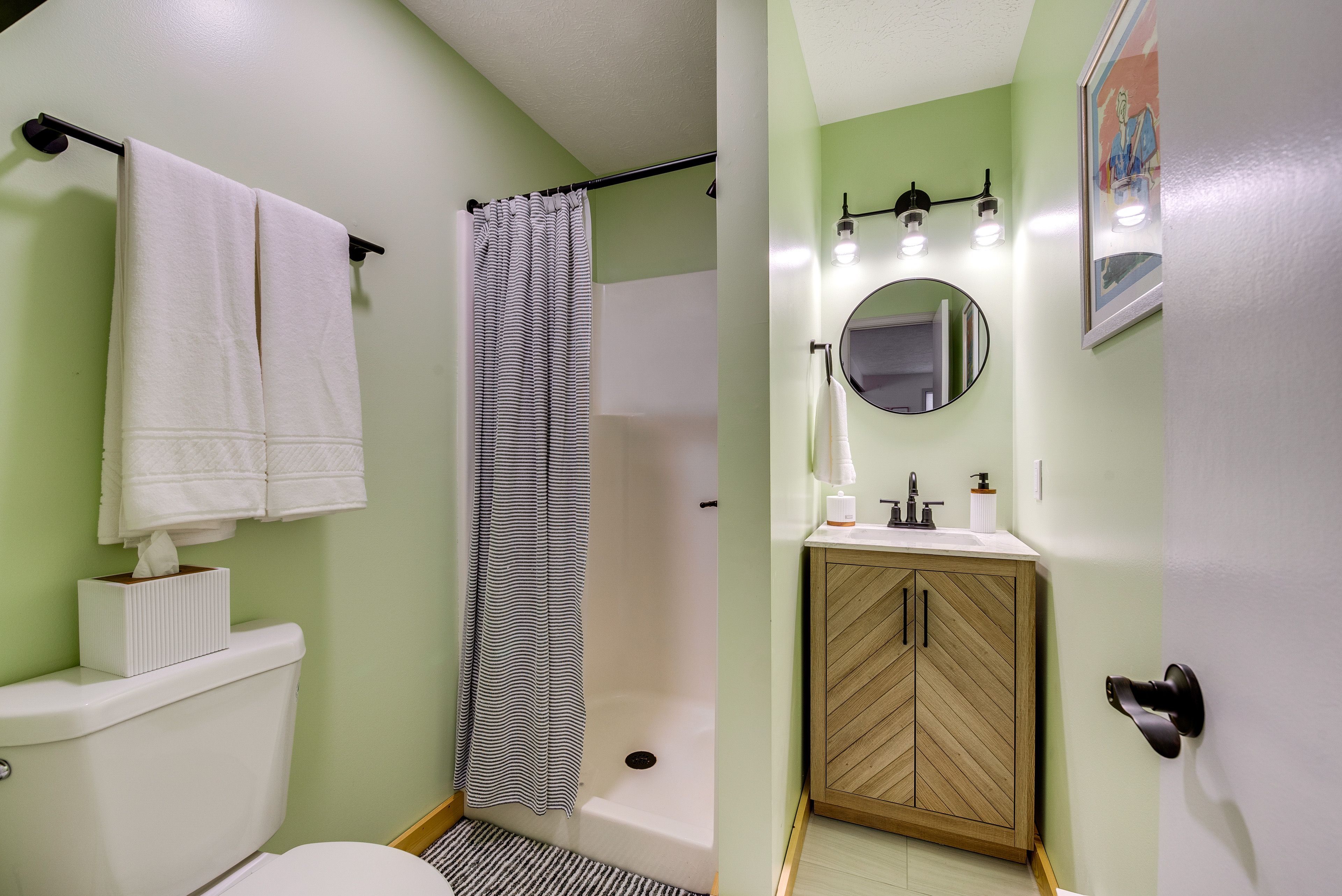 Full Bathroom | 2nd Floor