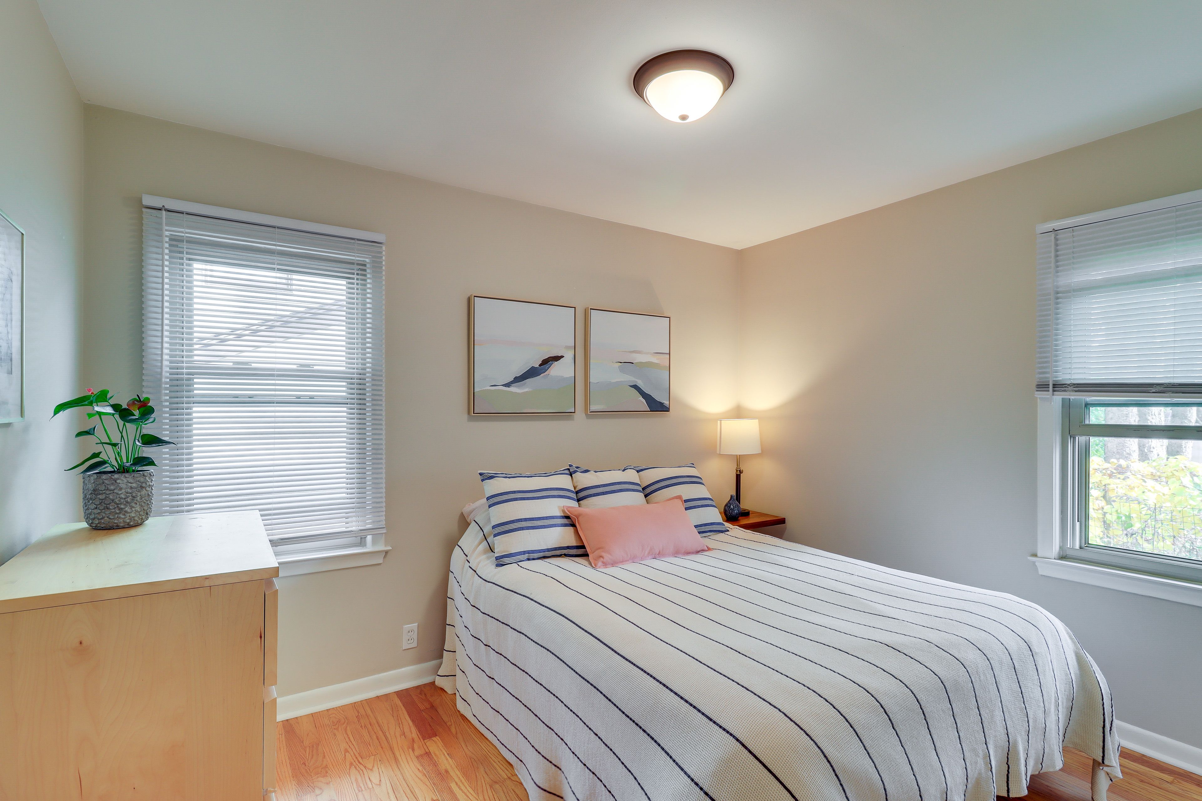 Bedroom 2 | Queen Bed