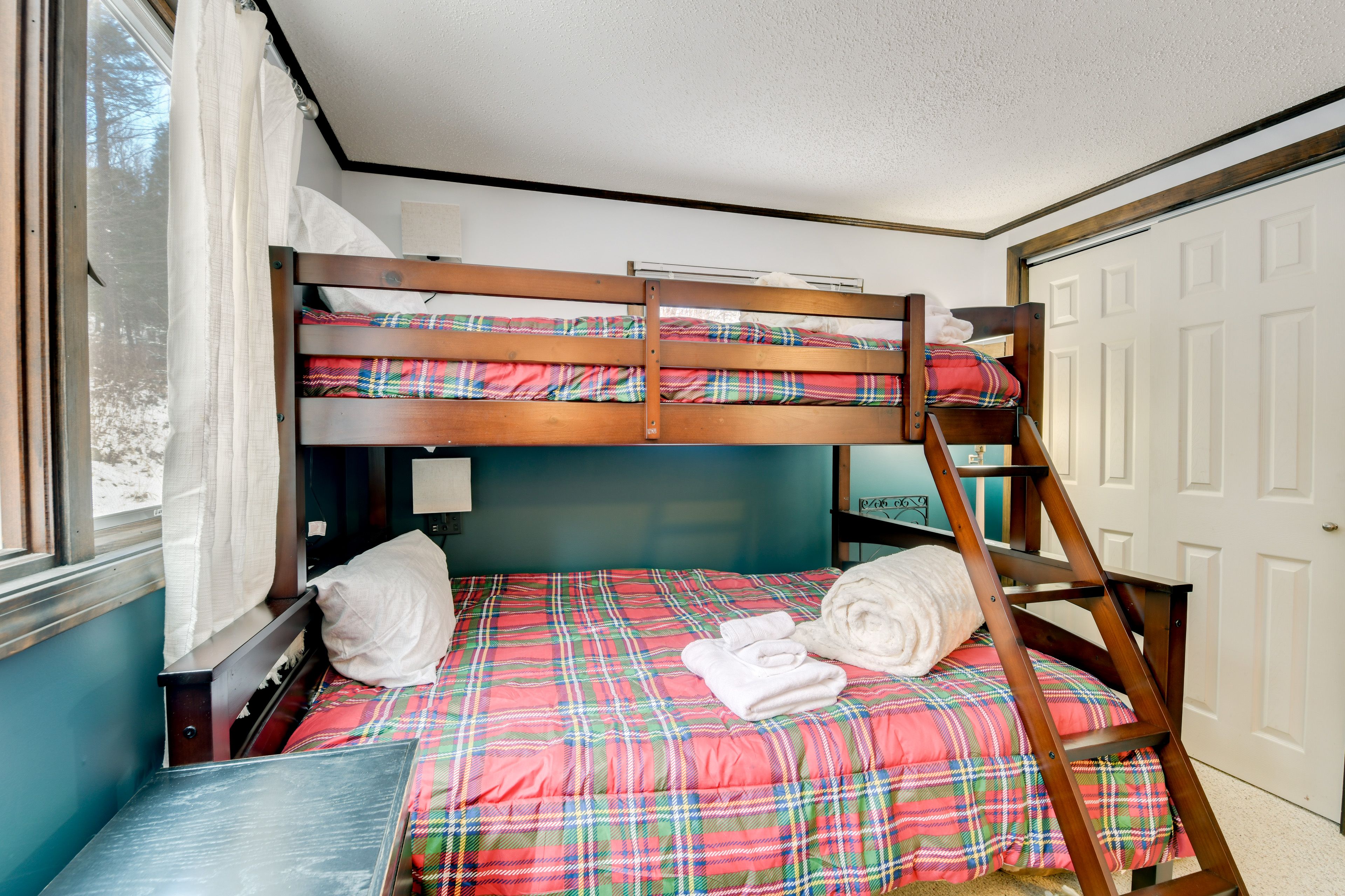 Bedroom 1 | Twin/Full Bunk Bed | 1st Floor