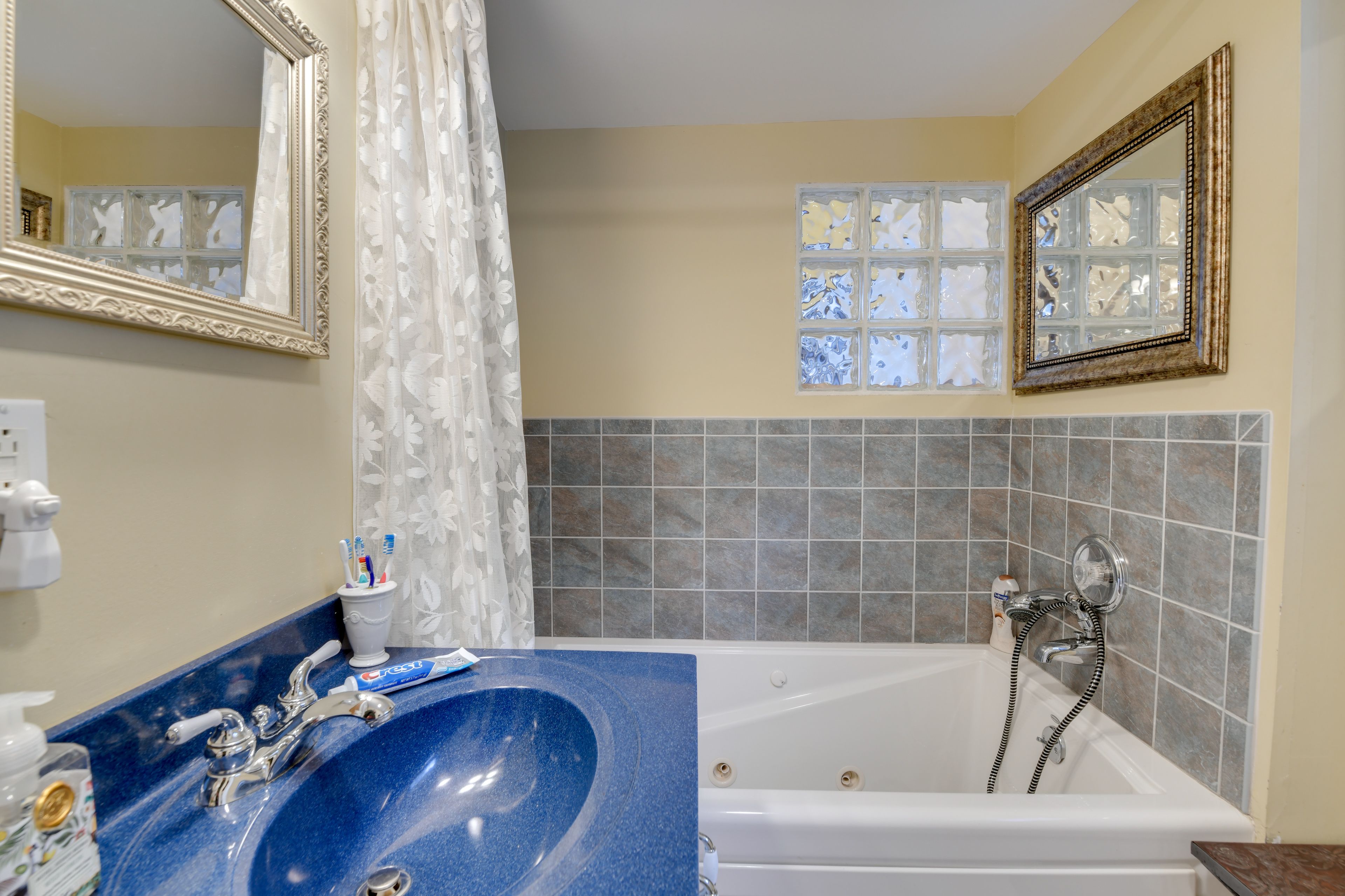 Full Bathroom | Complimentary Toiletries | Hair Dryer | Jetted Tub | 1st Floor