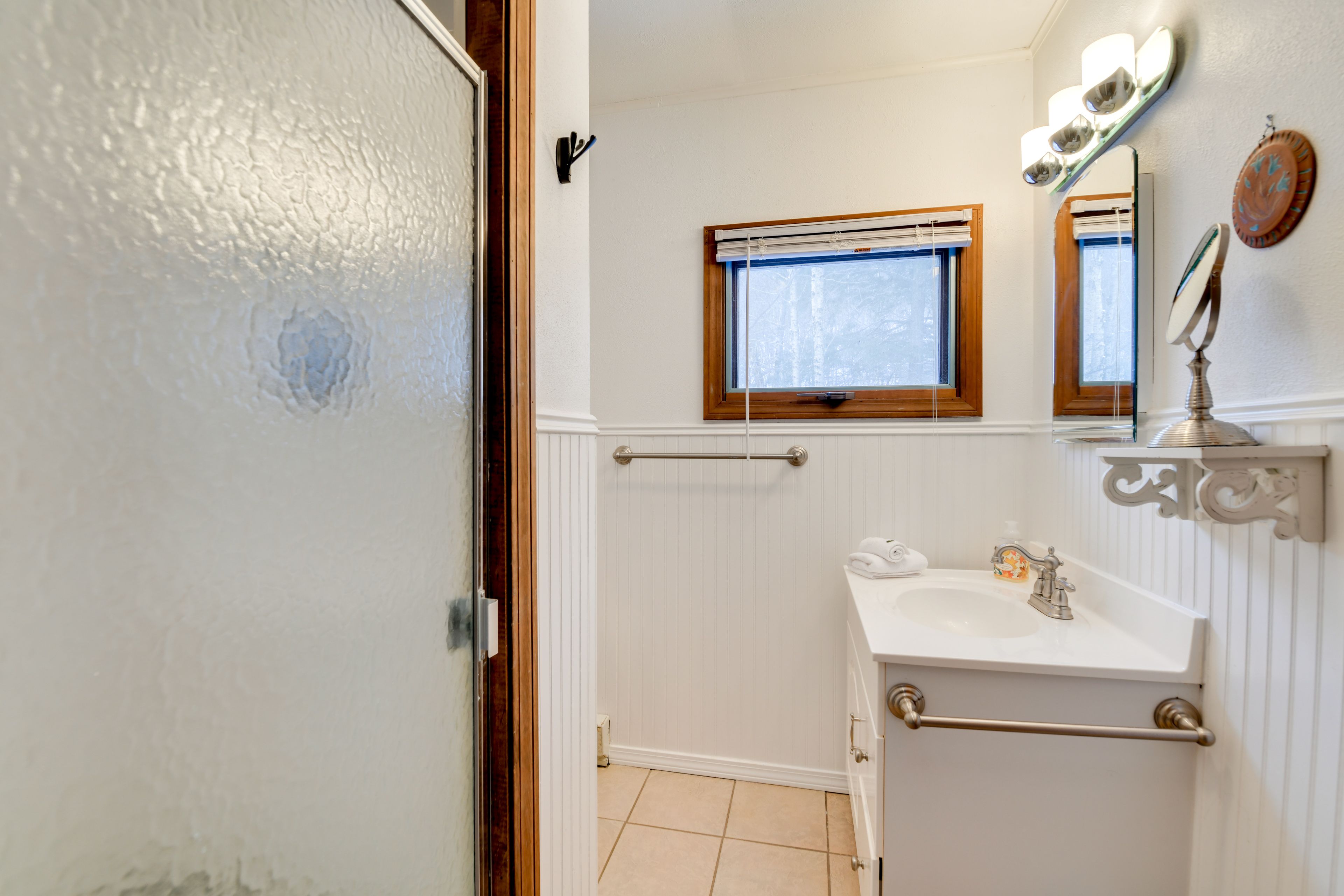 Full Bathroom | 2nd Floor