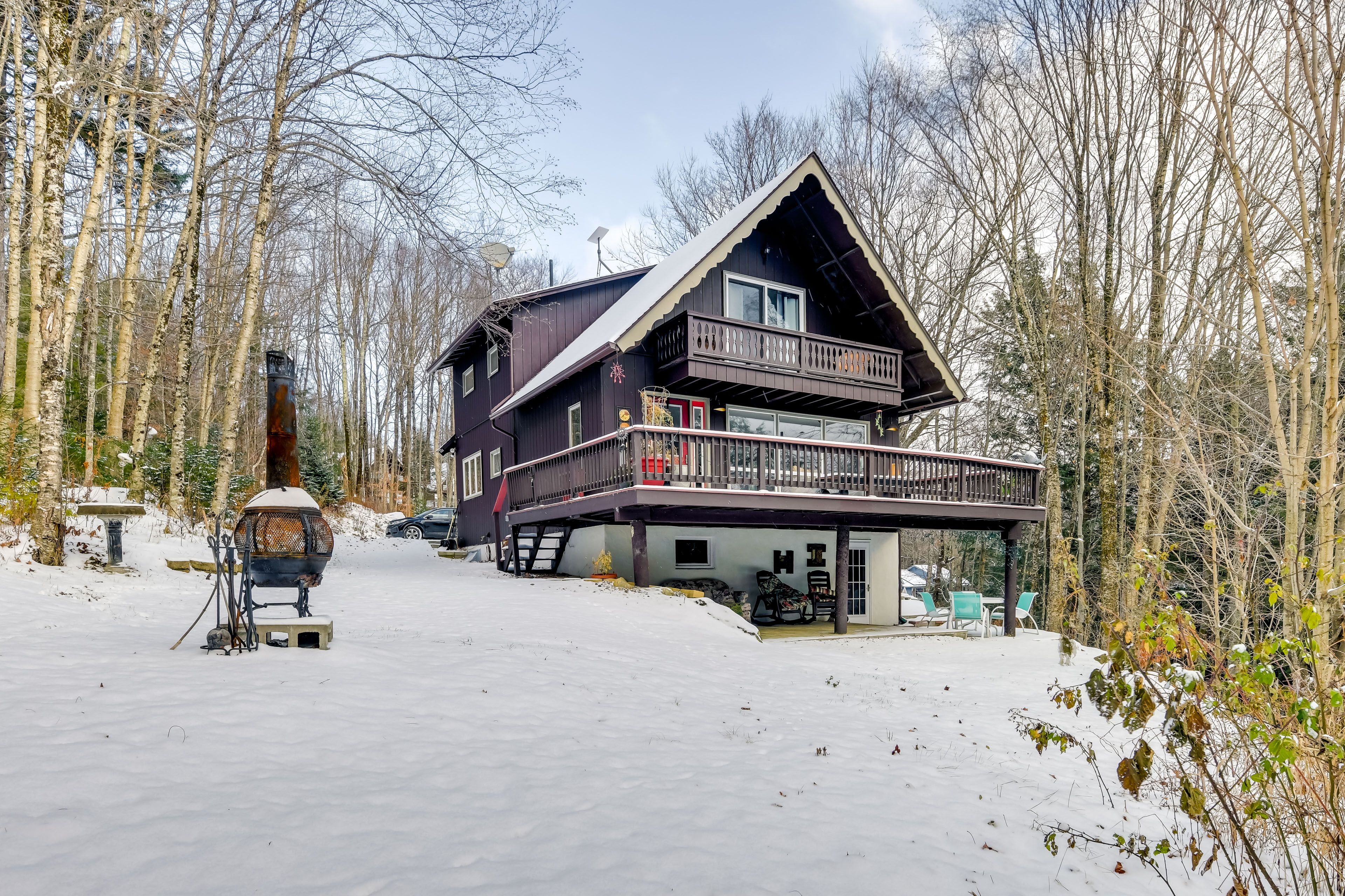 Montgomery Center Vacation Rental | 4BR | 3BA | Stairs to Access | 1,850 Sq Ft