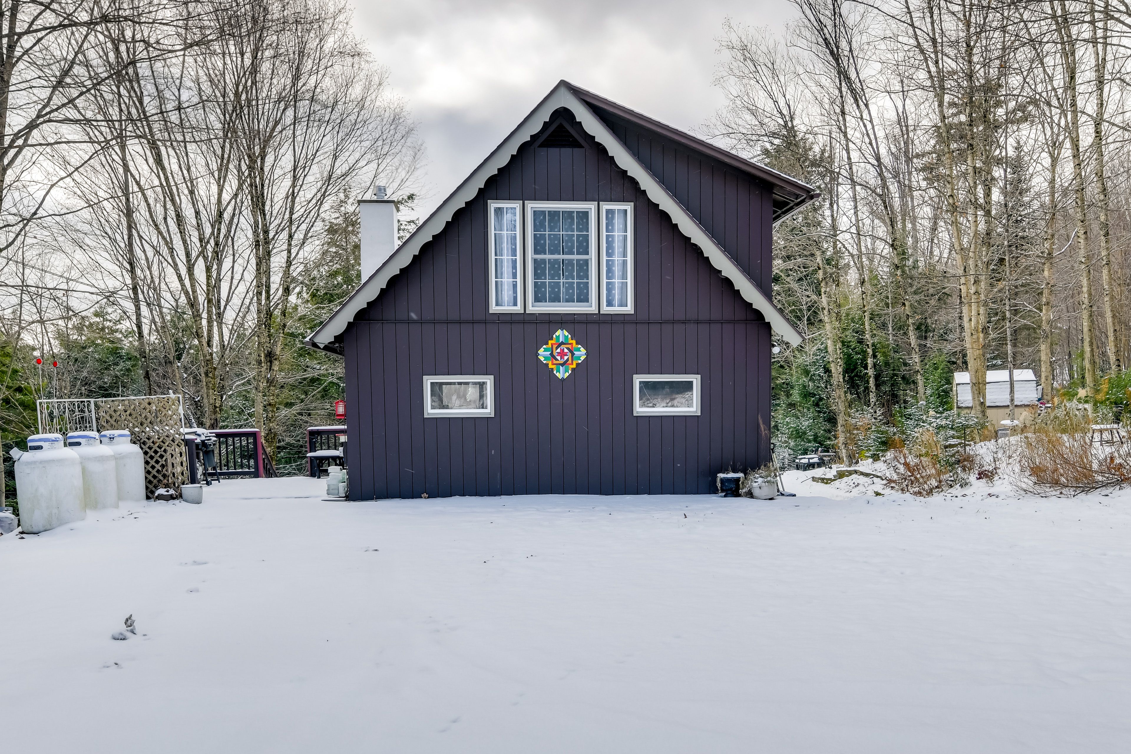 Parking | Gravel Driveway (6 Vehicles) | 4WD Recommended in Winter