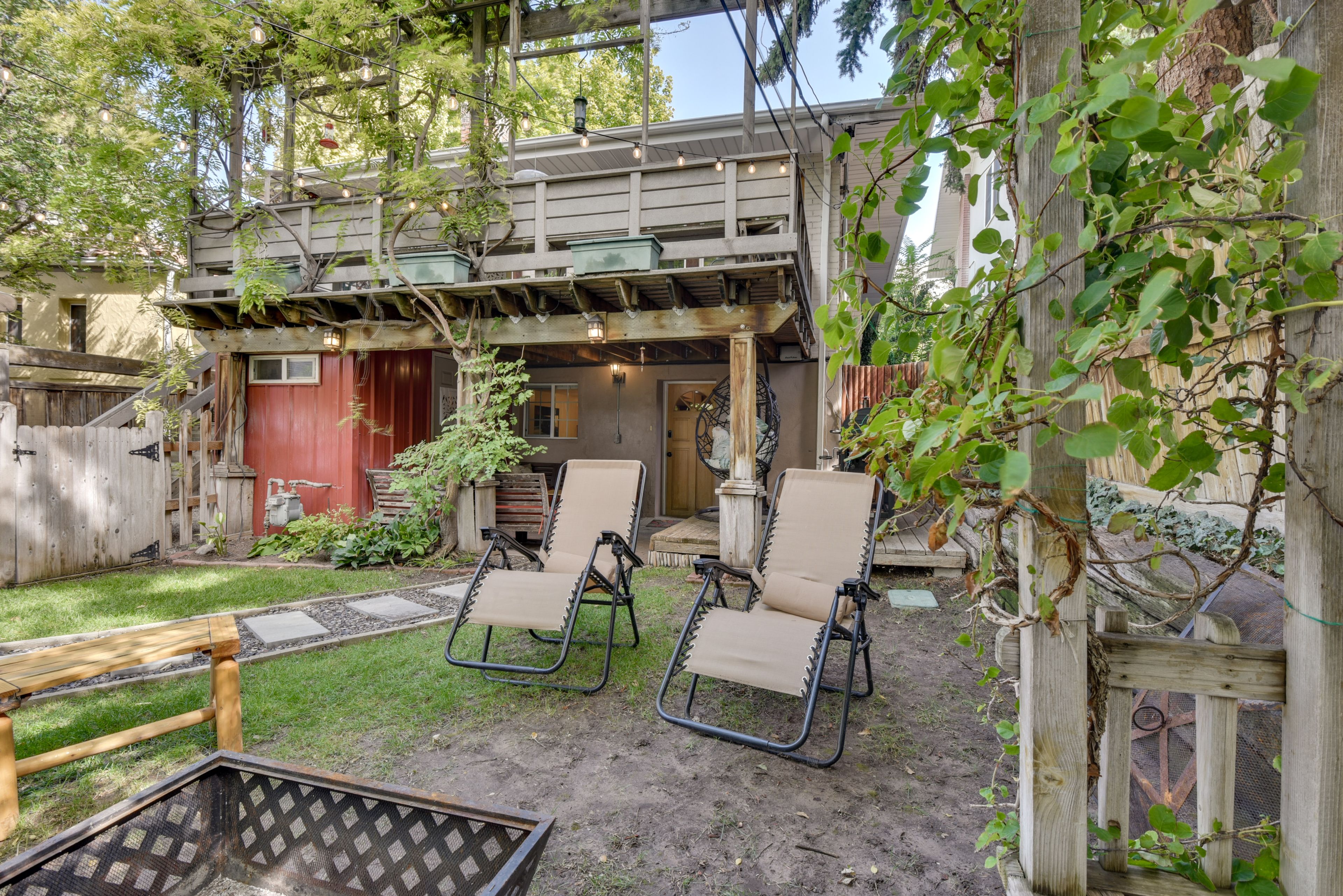 Outdoor Space | Fire Pit | Charcoal Grill