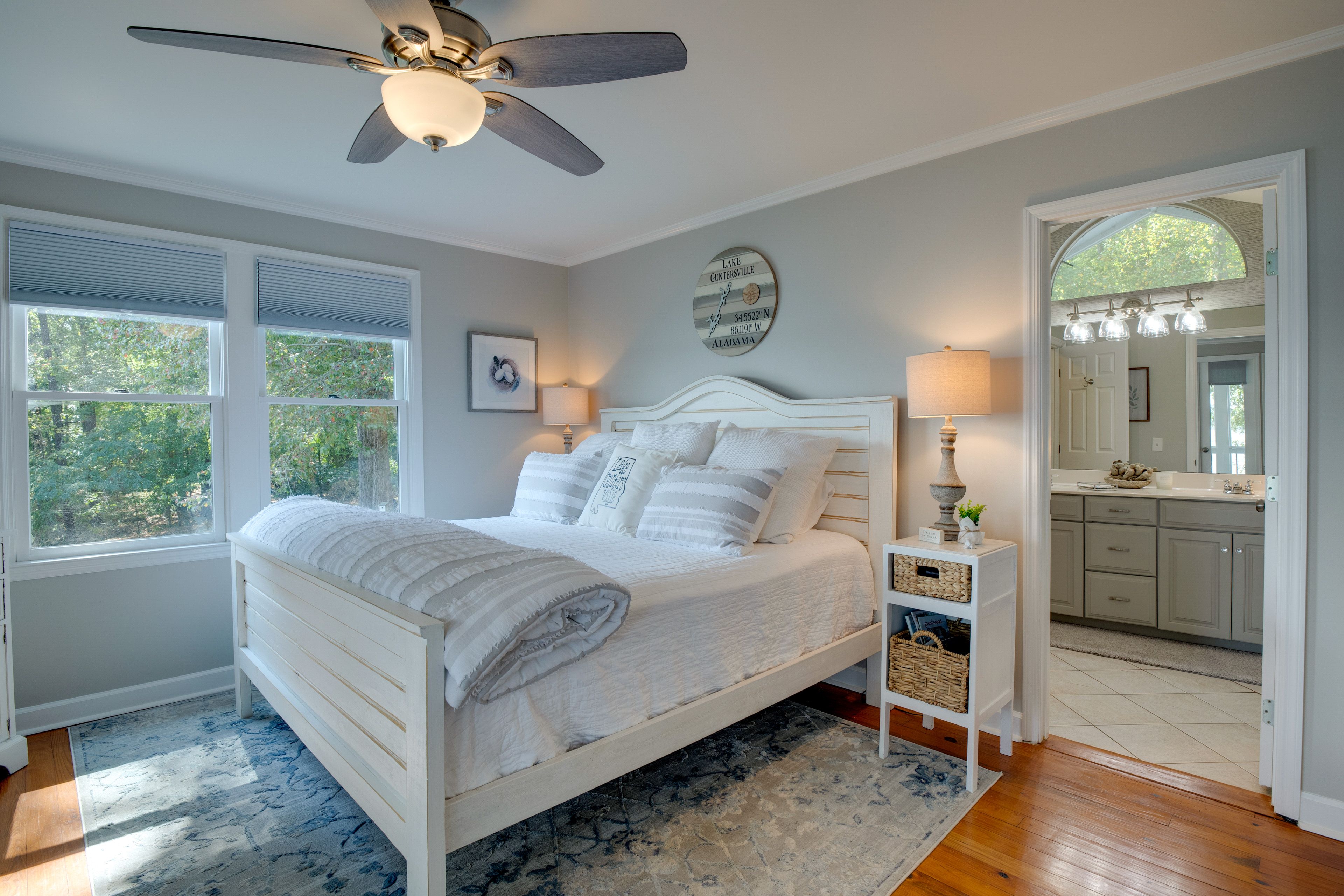 Bedroom 1 | King Bed | En-Suite Bathroom | Screened-In Balcony Access