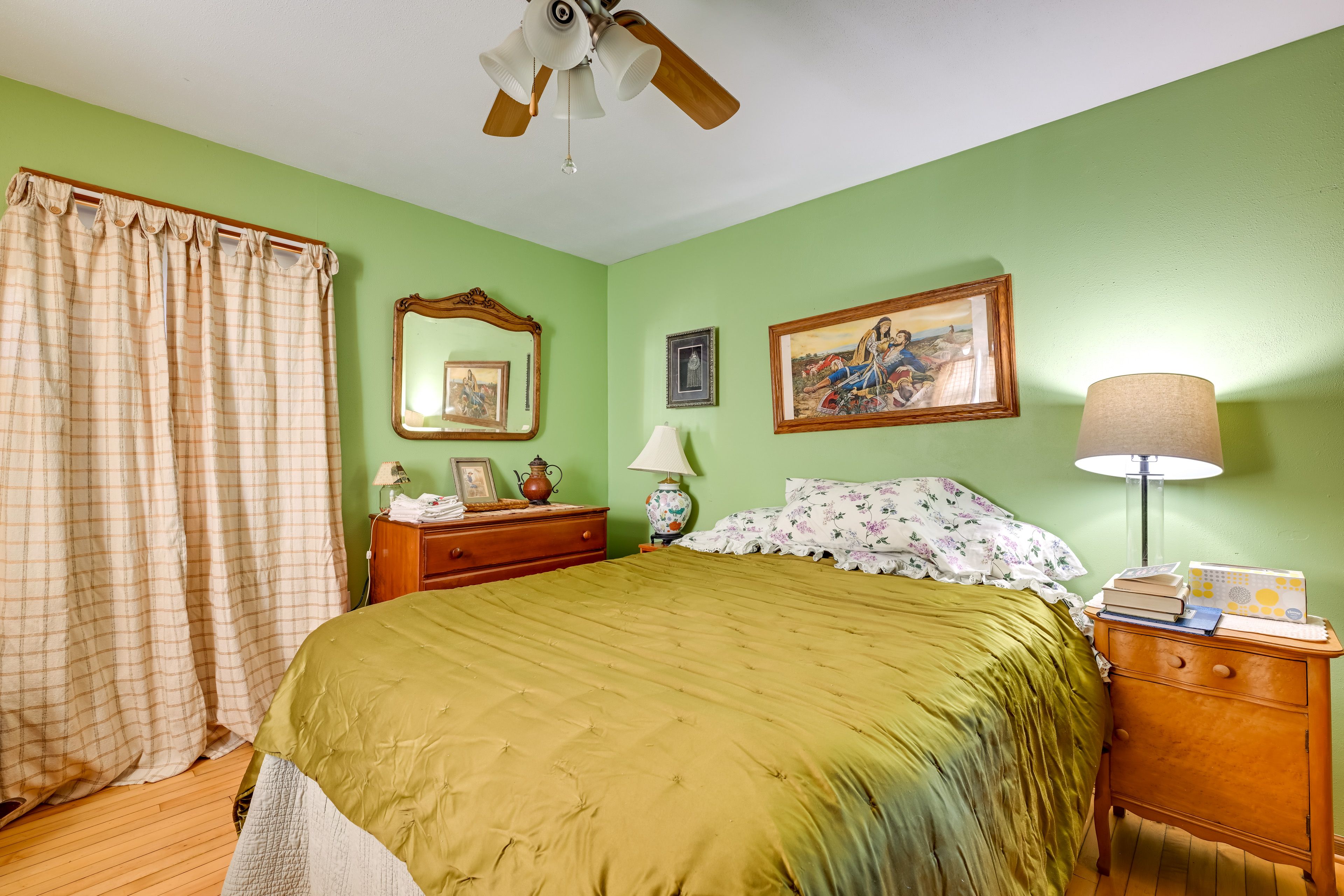 Bedroom 1 | Main Level | Queen Bed | Linens Provided