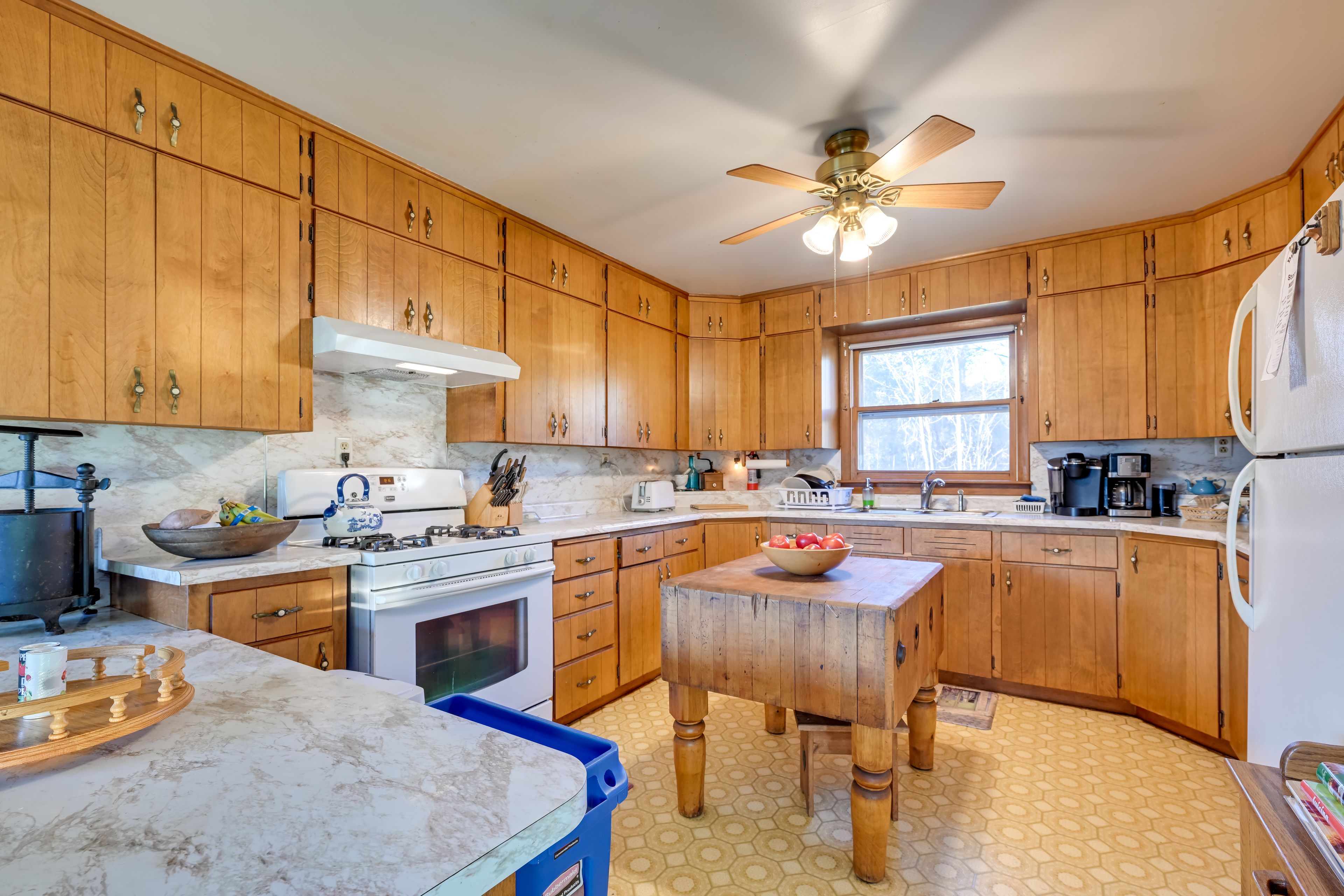 Kitchen | Main Level | Keurig & Drip Coffee Makers | Cooking Basics