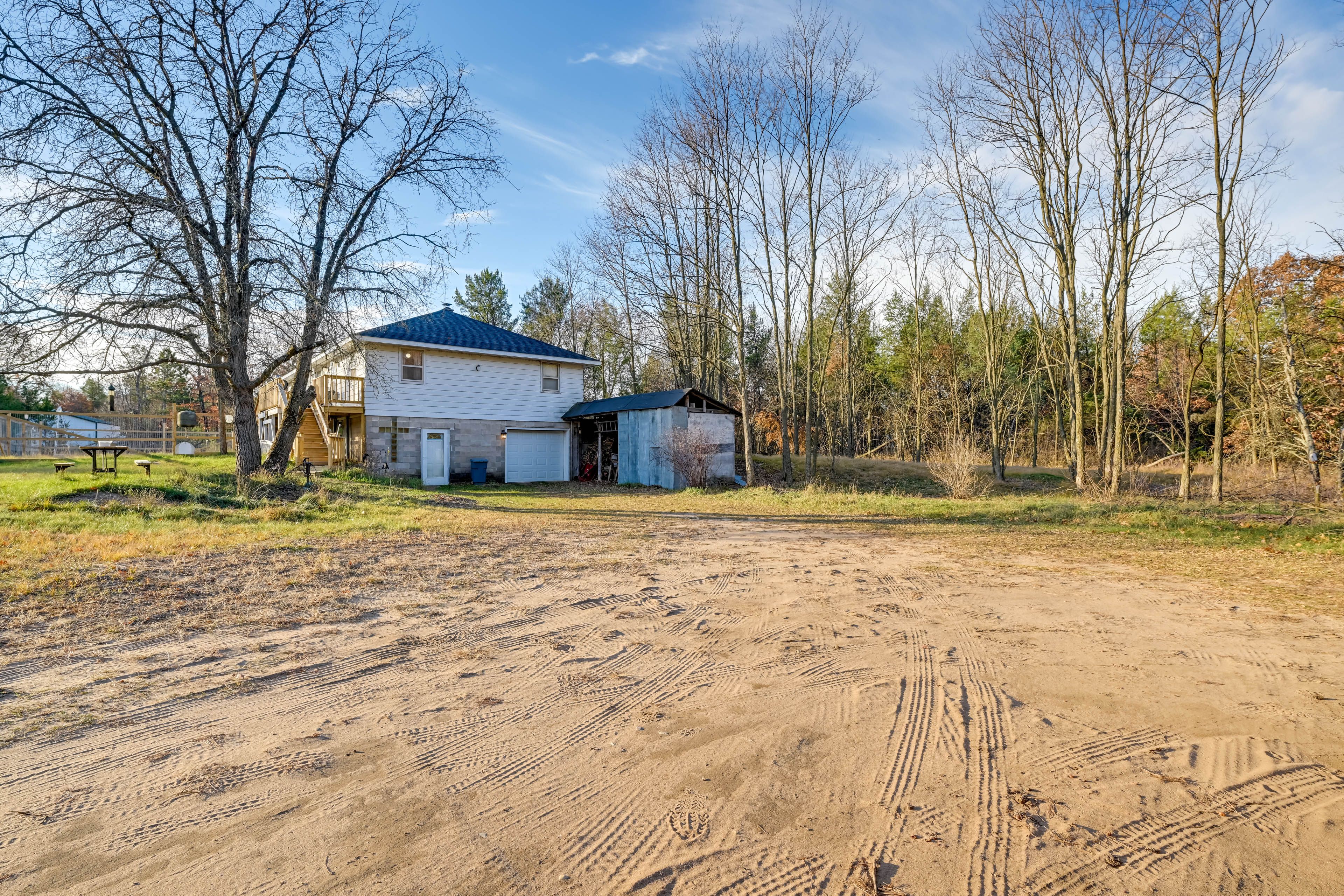 Parking | Garage (1 Vehicle) | Driveway (6 Vehicles) | Boat Trailer Parking