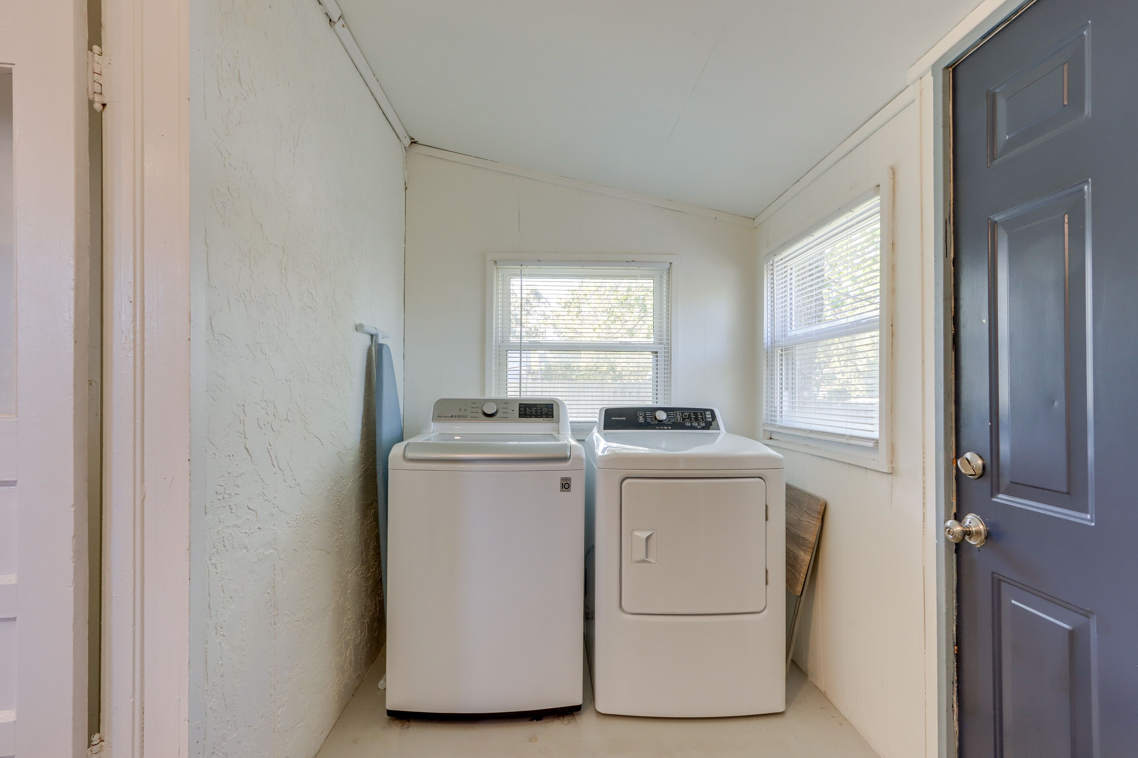 Laundry | Detergent Provided