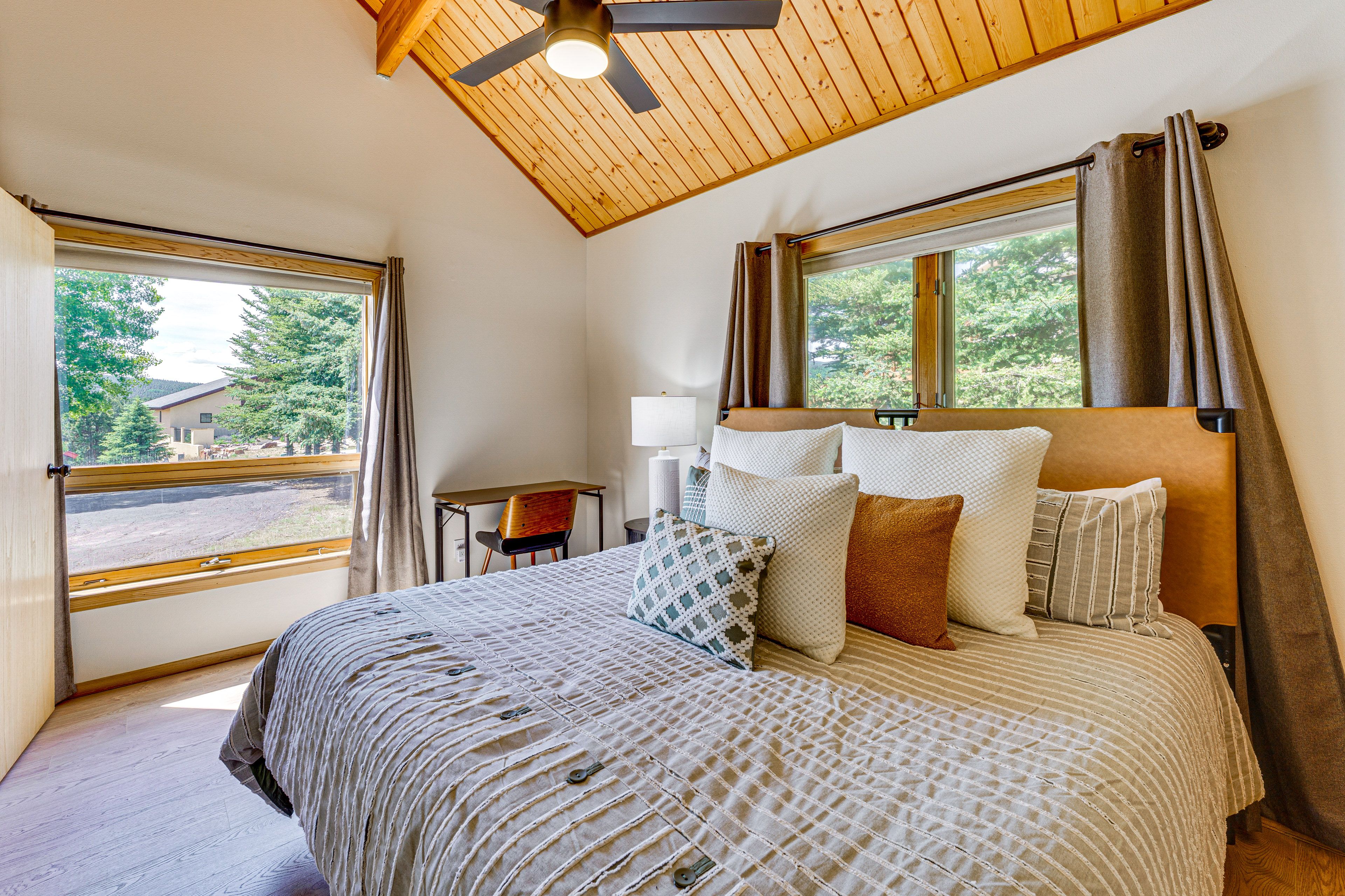Bedroom 3 | King Bed | 1st Floor