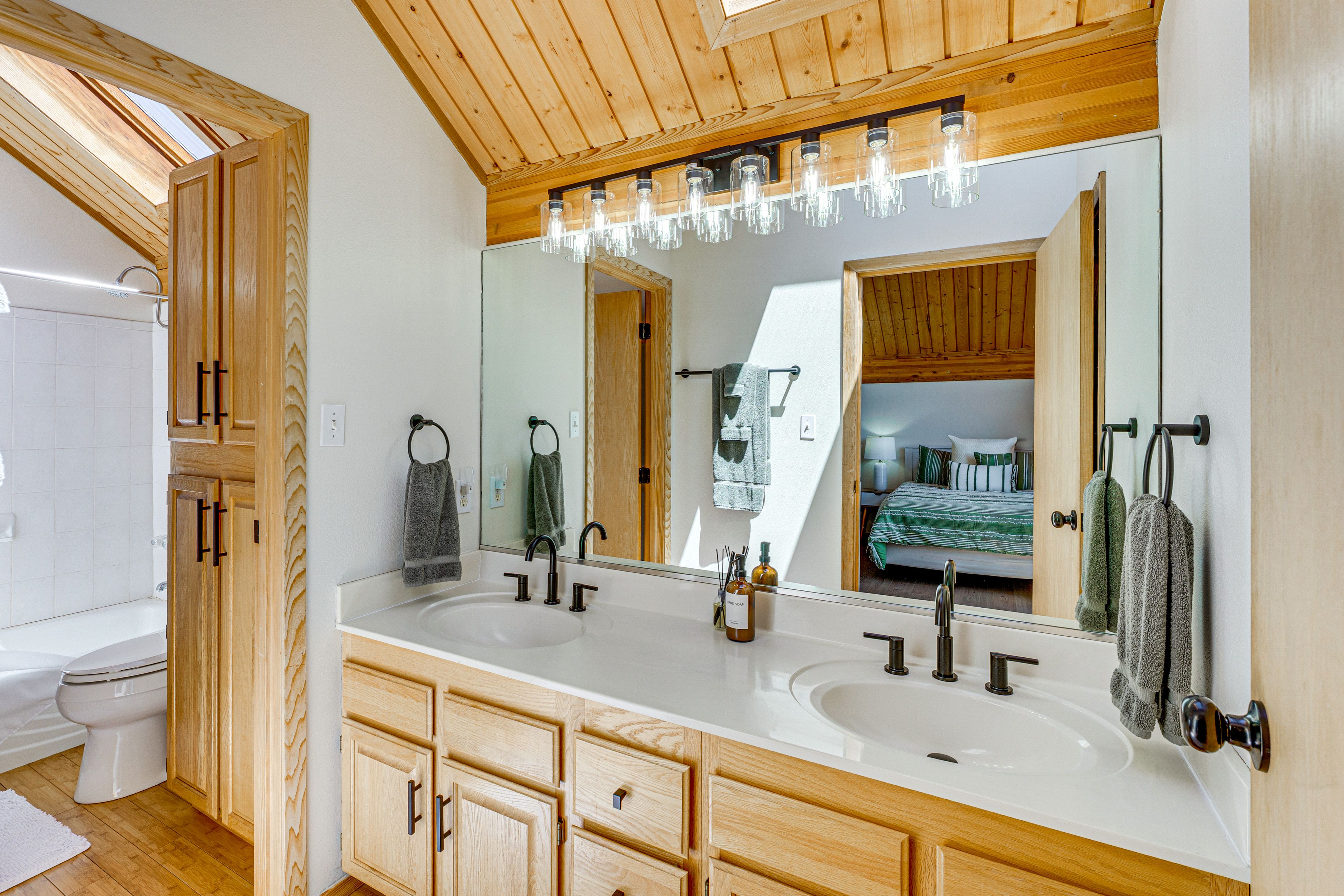 Full Bath | Towels