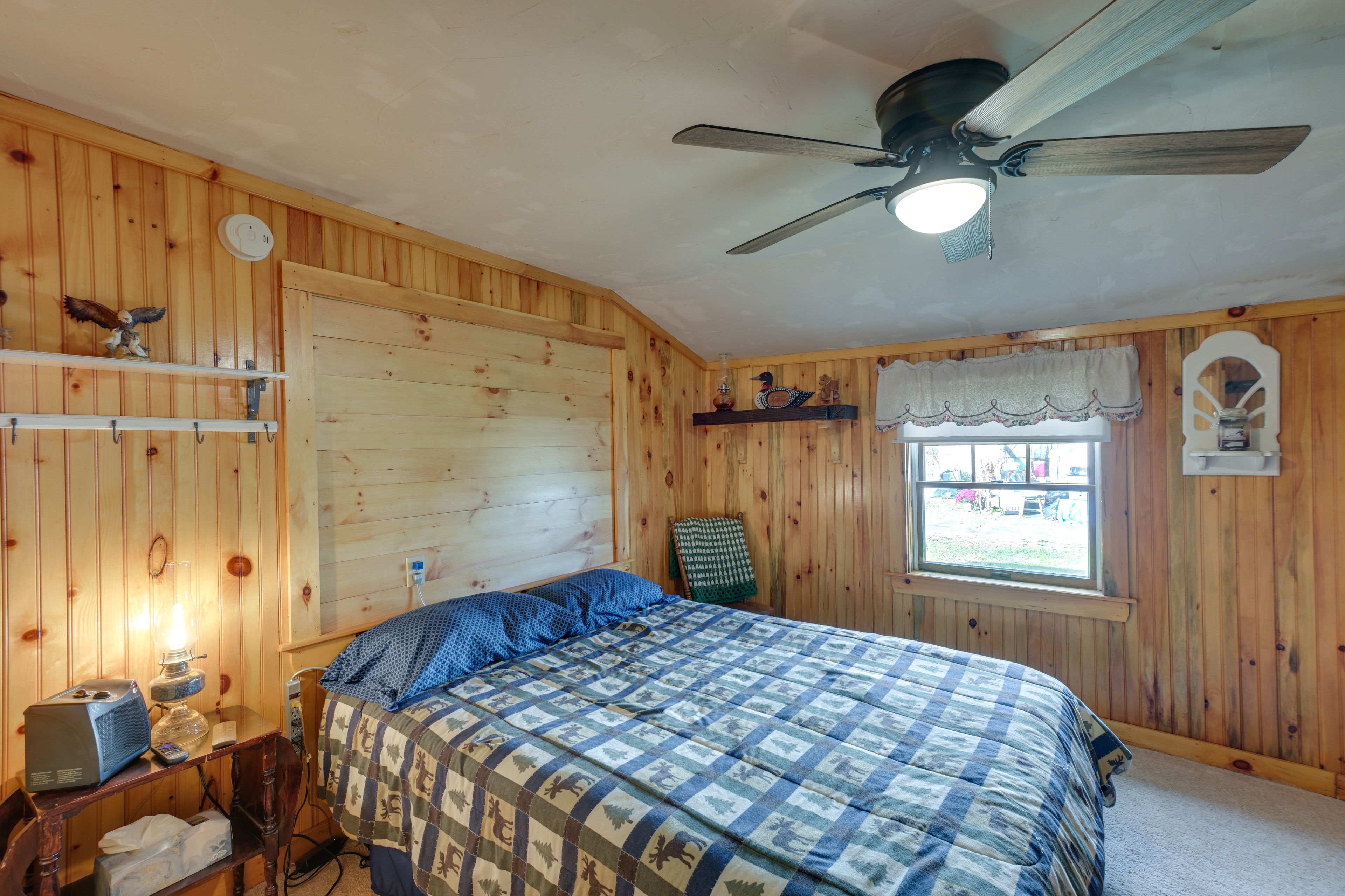 Bedroom 2 | Full Bed | Main Floor
