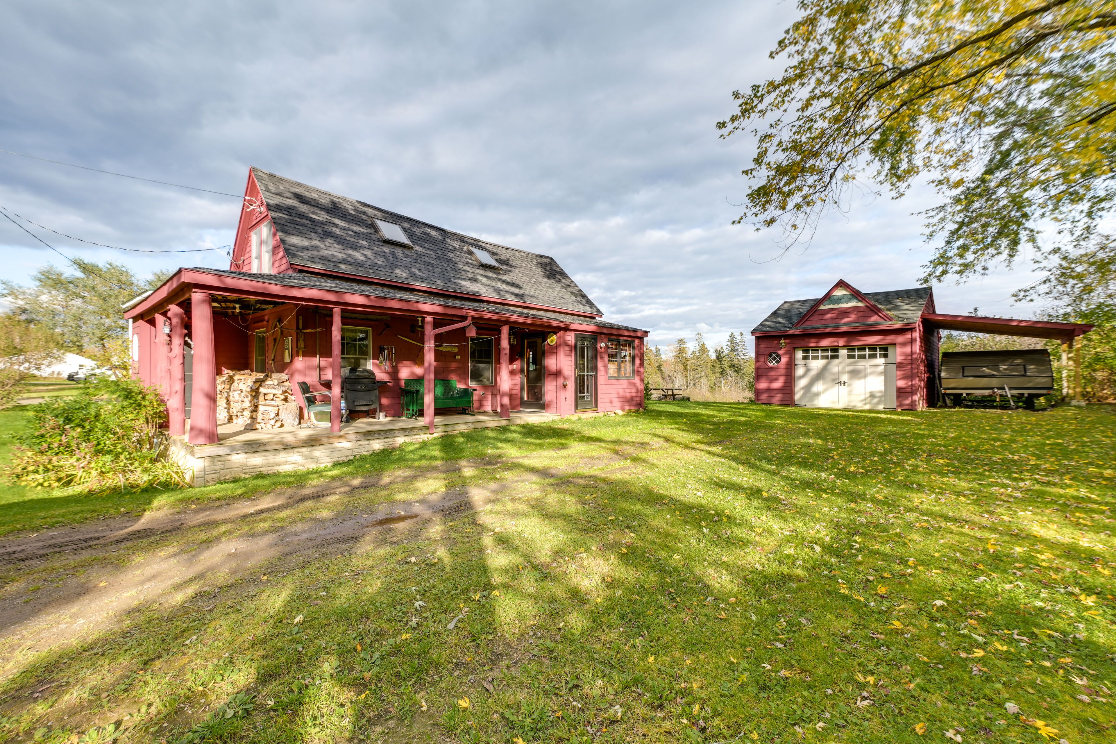 Oakfield Vacation Rental | 4BR | 1BA | 1,200 Sq Ft | 1 Step To Enter