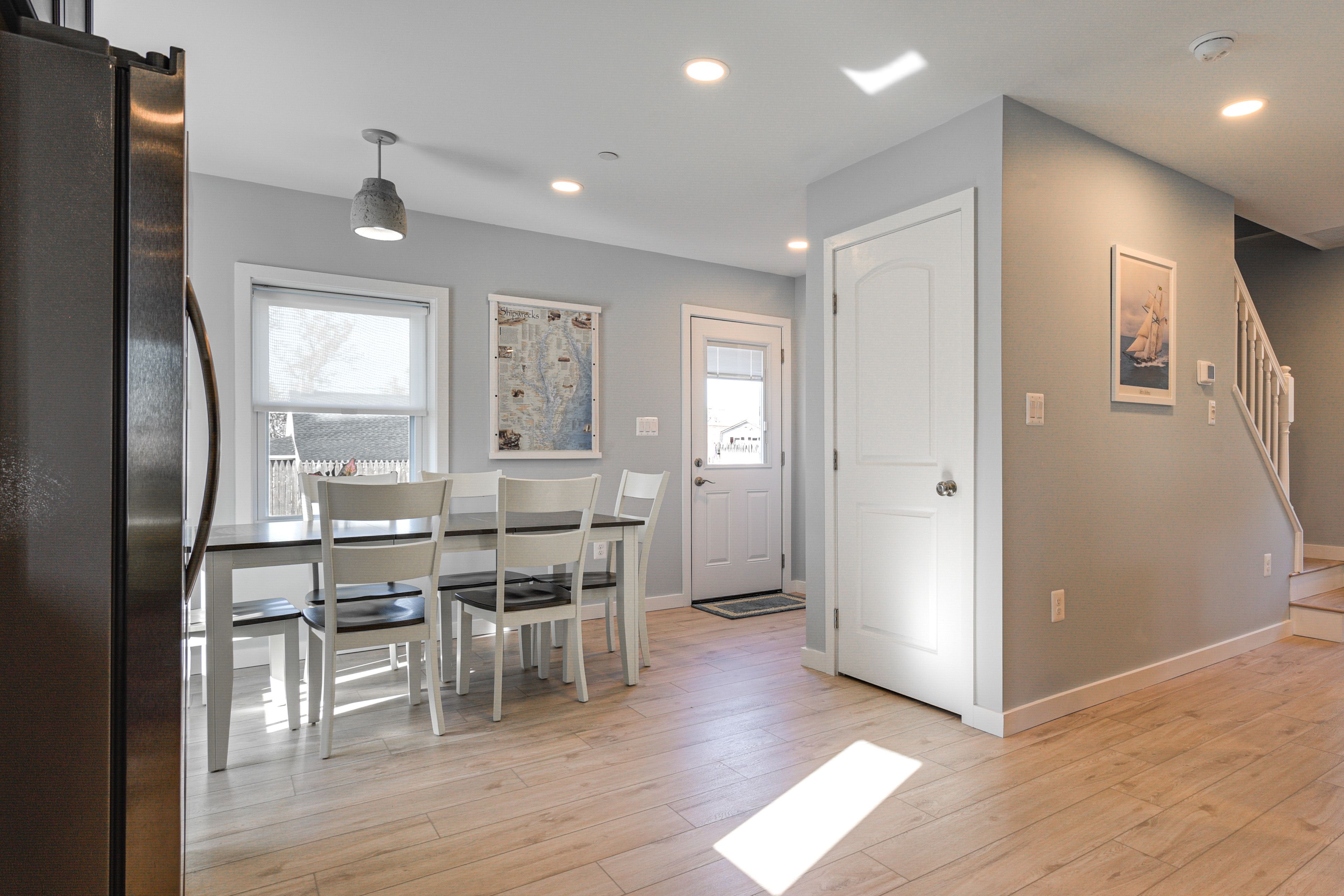 Dining Room | Dishware & Flatware Provided