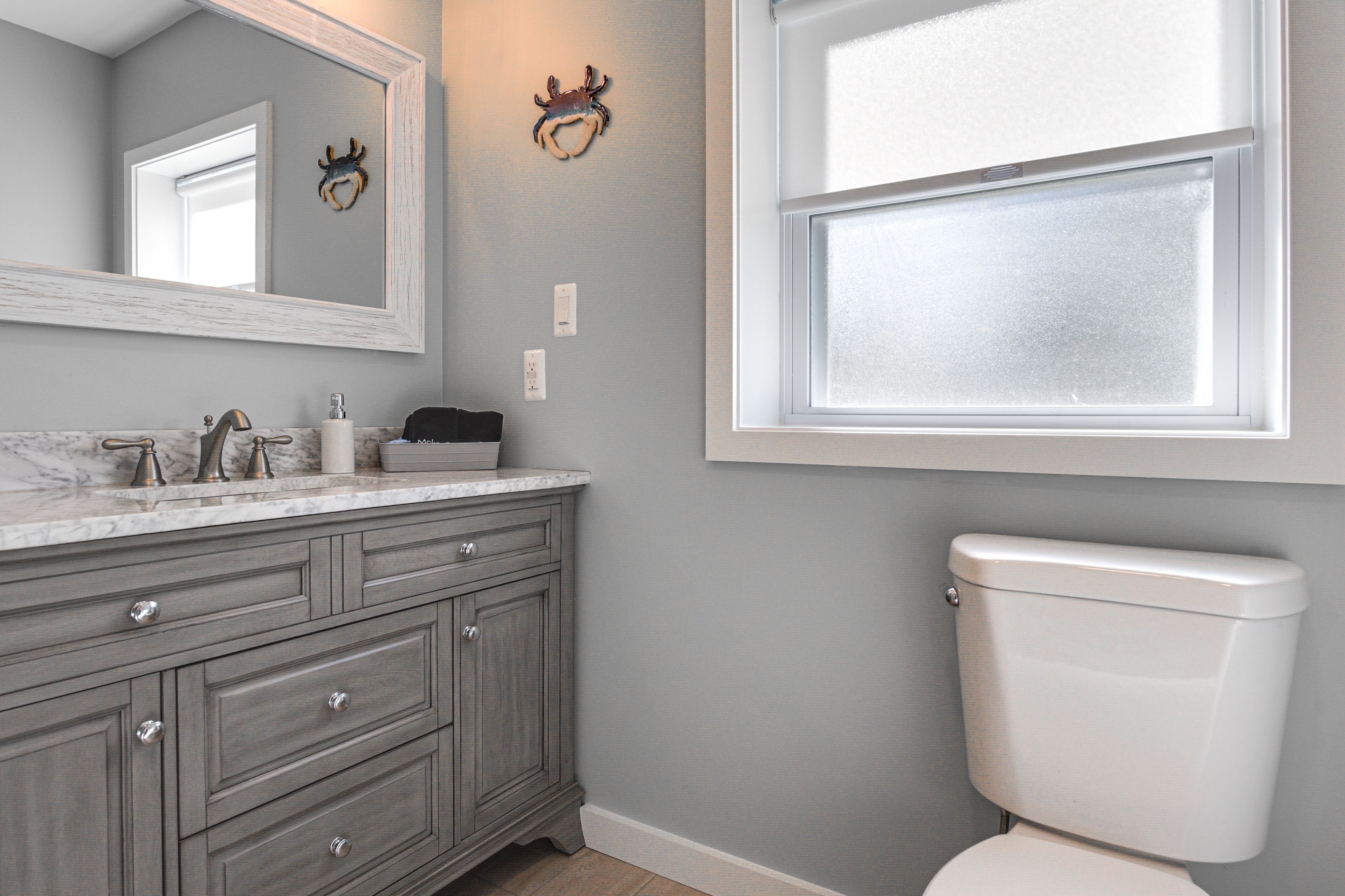 Full Bathroom | Towels Provided