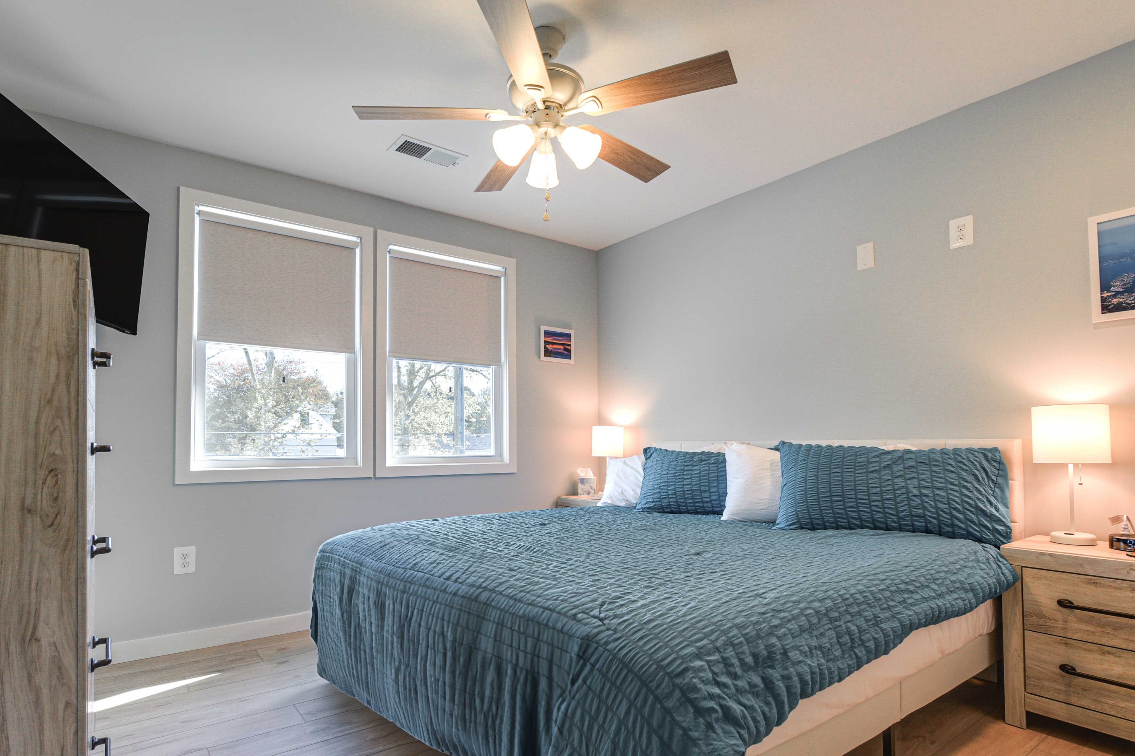 Bedroom 1 | King Bed | Linens Provided