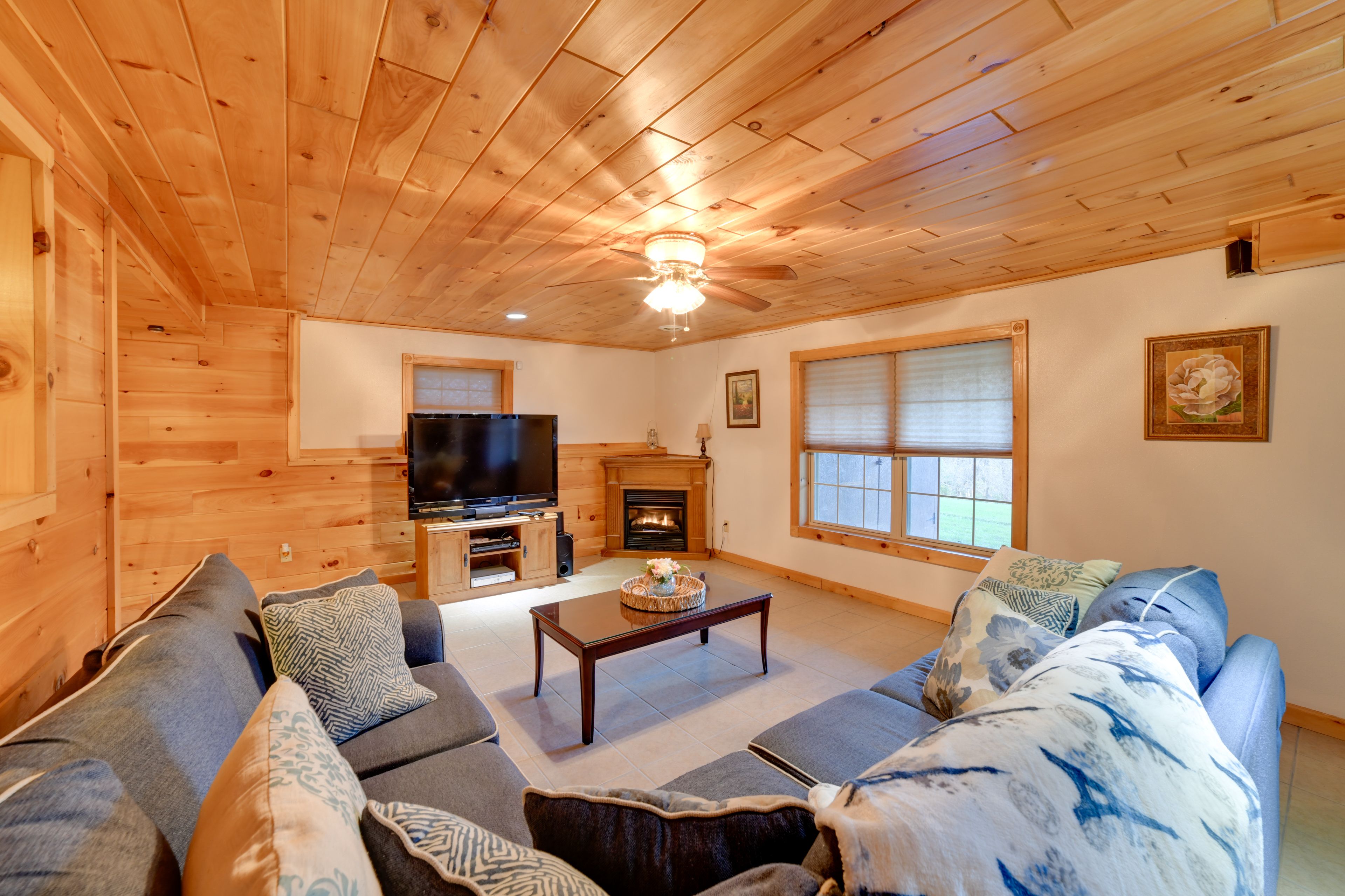 Living Room | Electric Fireplace | Free WiFi