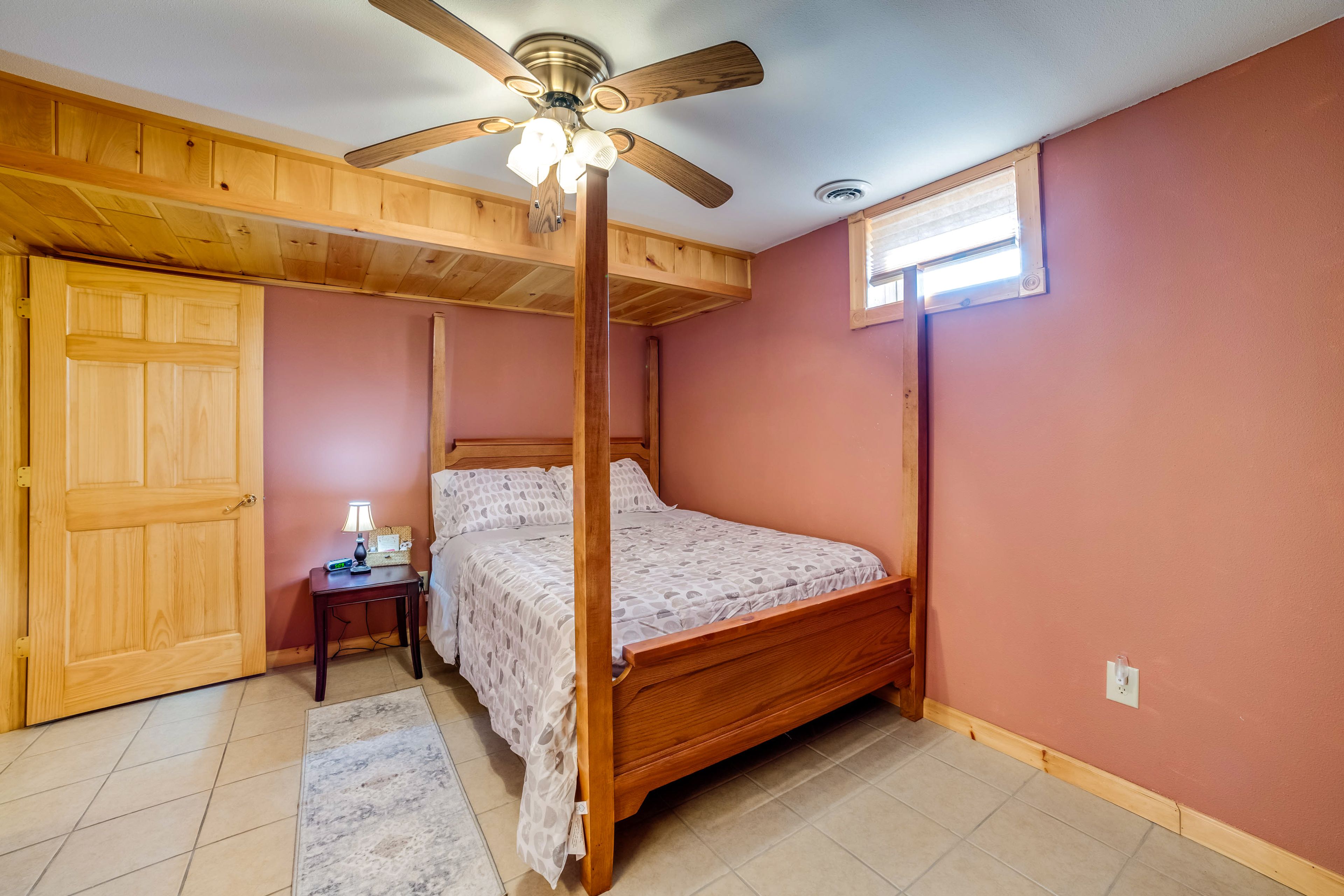 Bedroom 2 | Queen Bed | Ground Floor