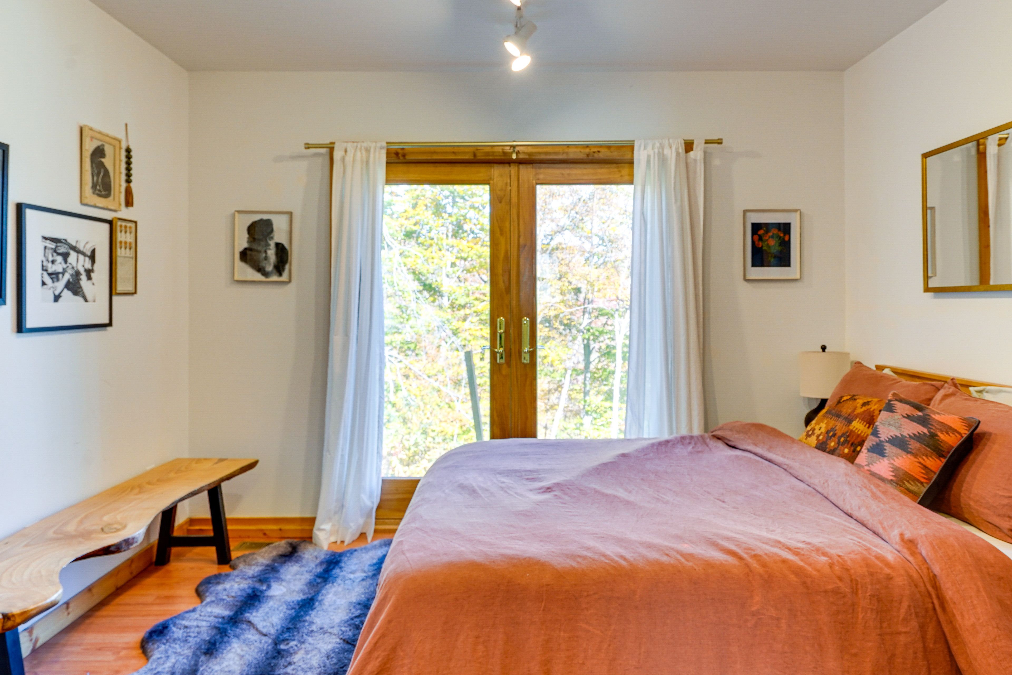 Bedroom 2 | Queen Bed | 1st Floor