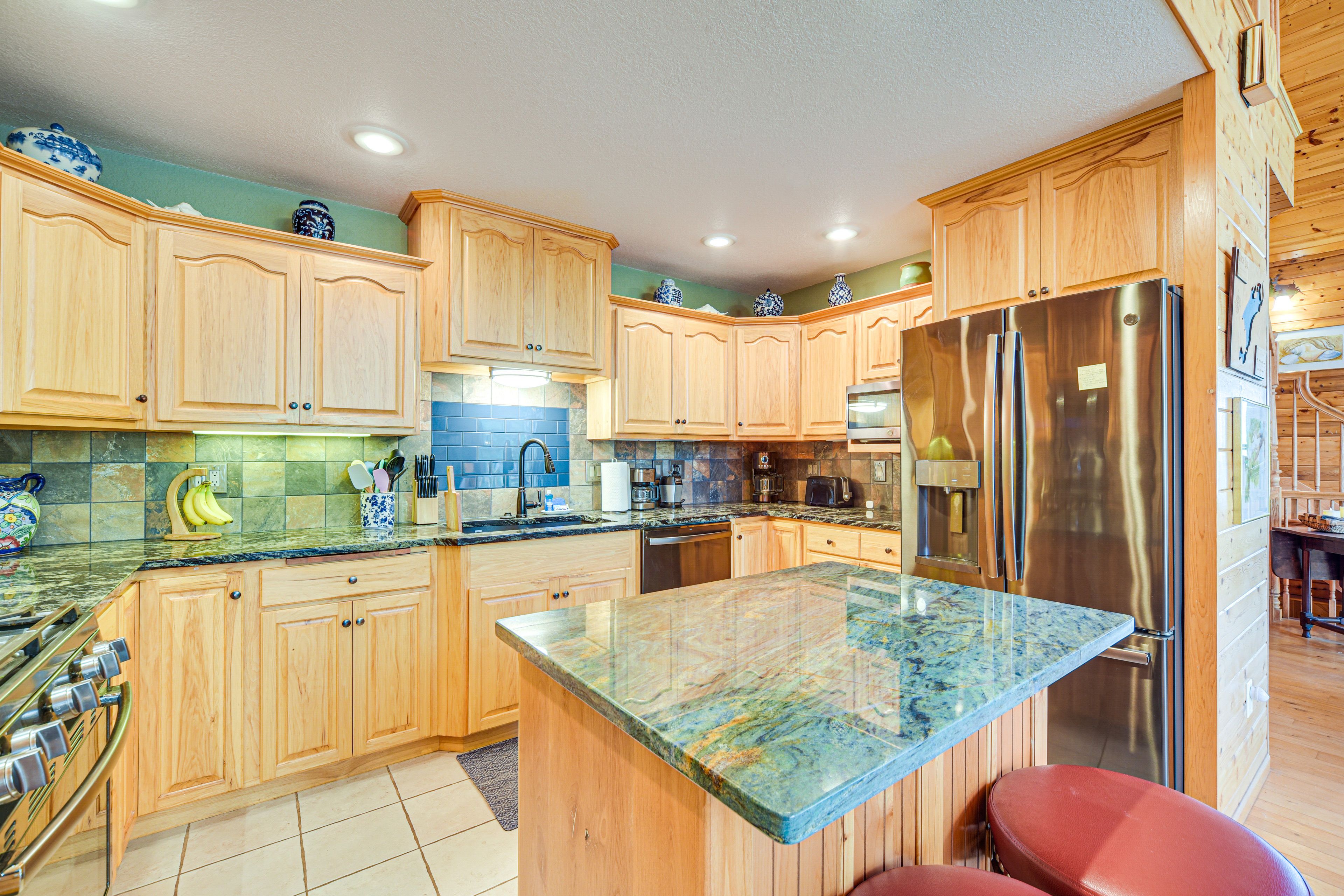 Breakfast Bar | Main Level