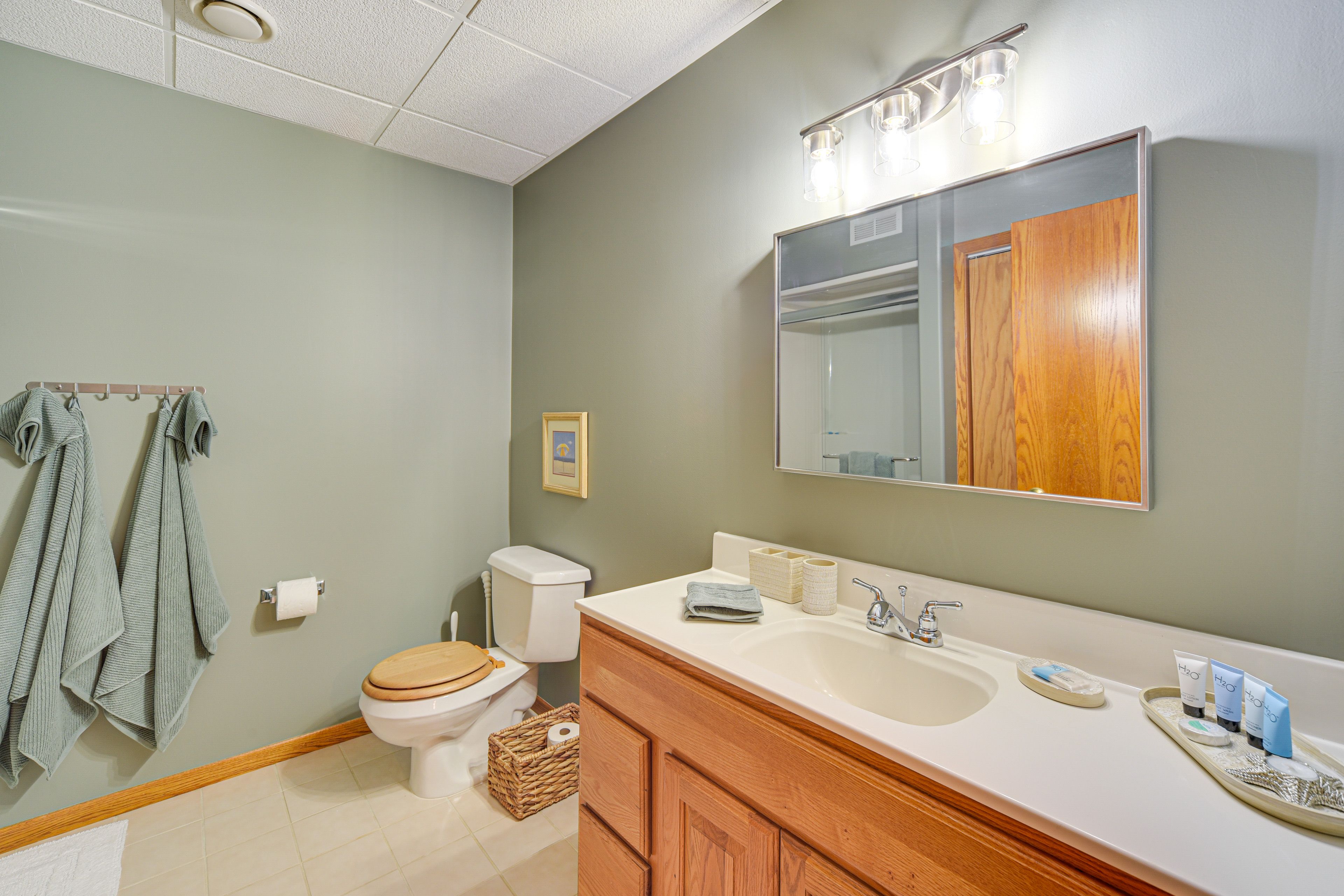 Full Bathroom | Lower Level