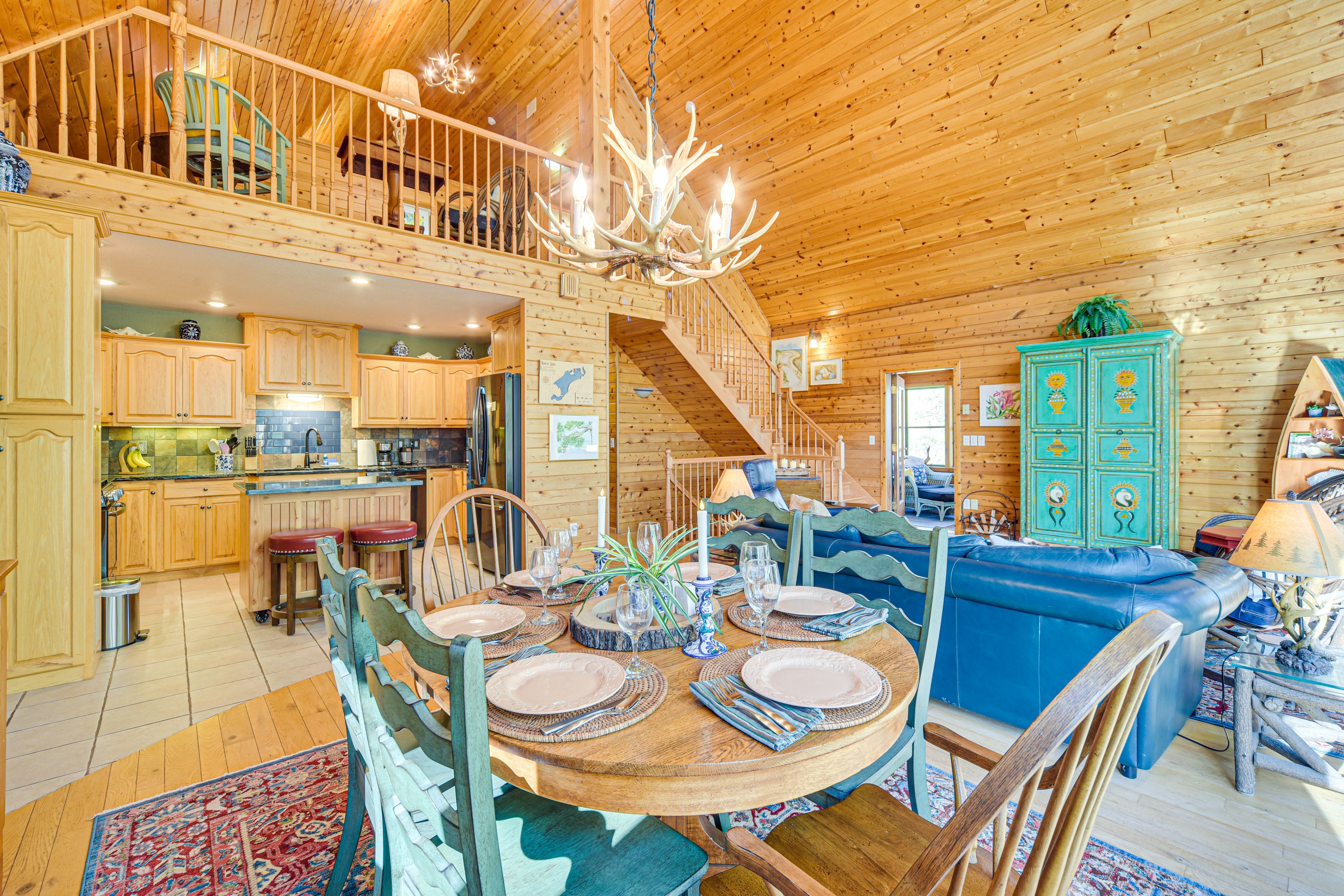 Dining Table | Main Level | Dishware/Flatware