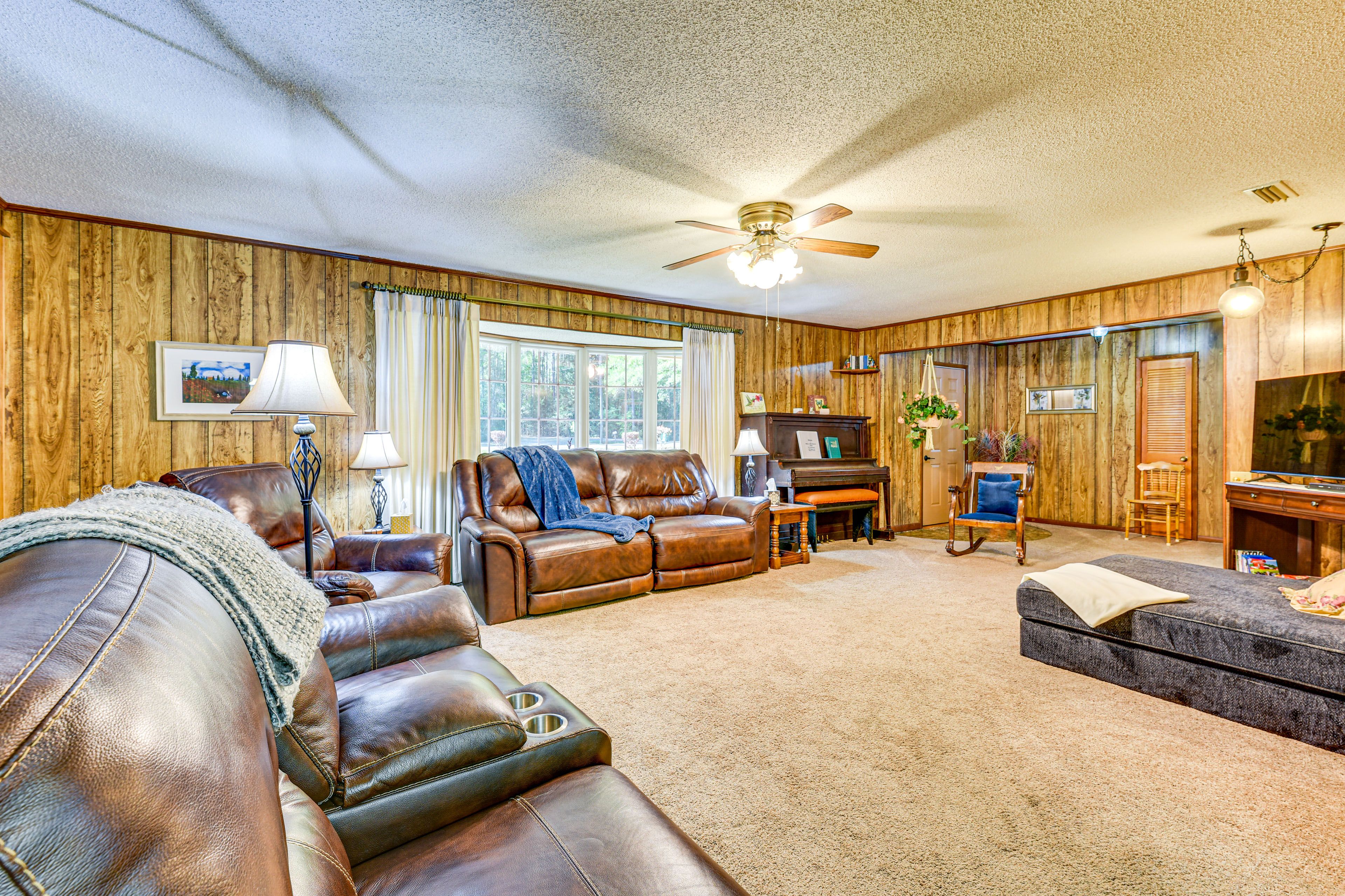 Living Room | Free WiFi