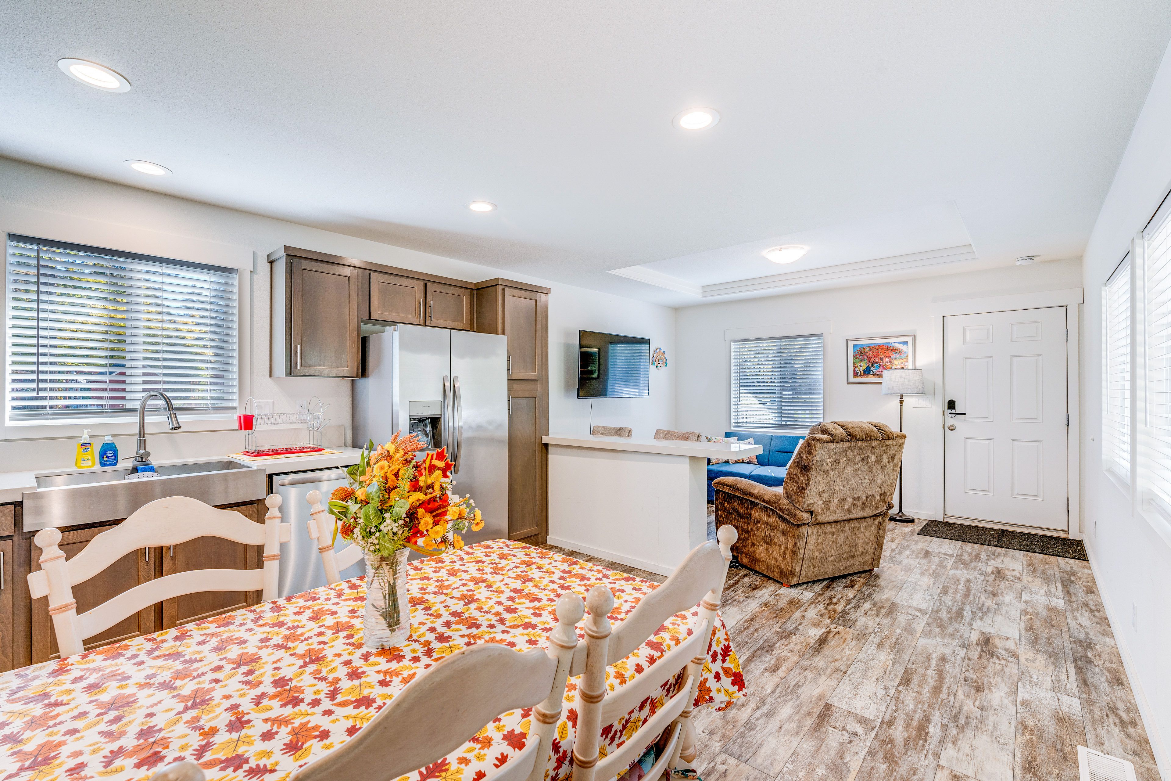 Dining Area | Dishware/Flatware