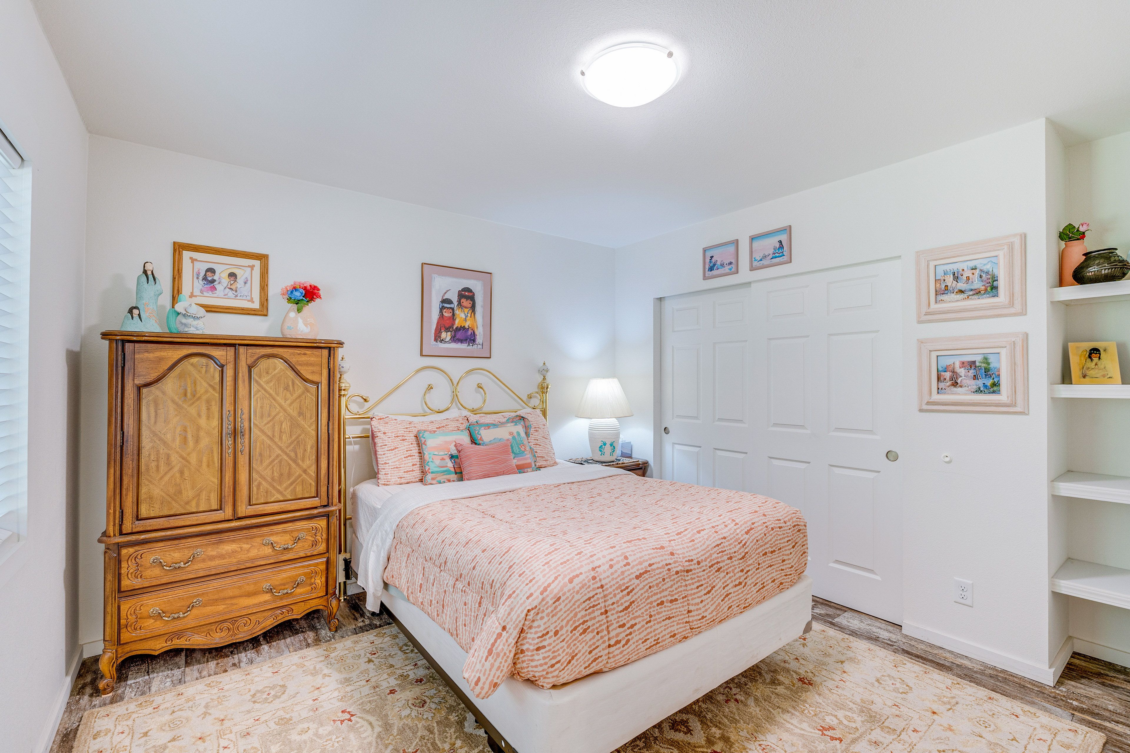 Bedroom | Queen Bed