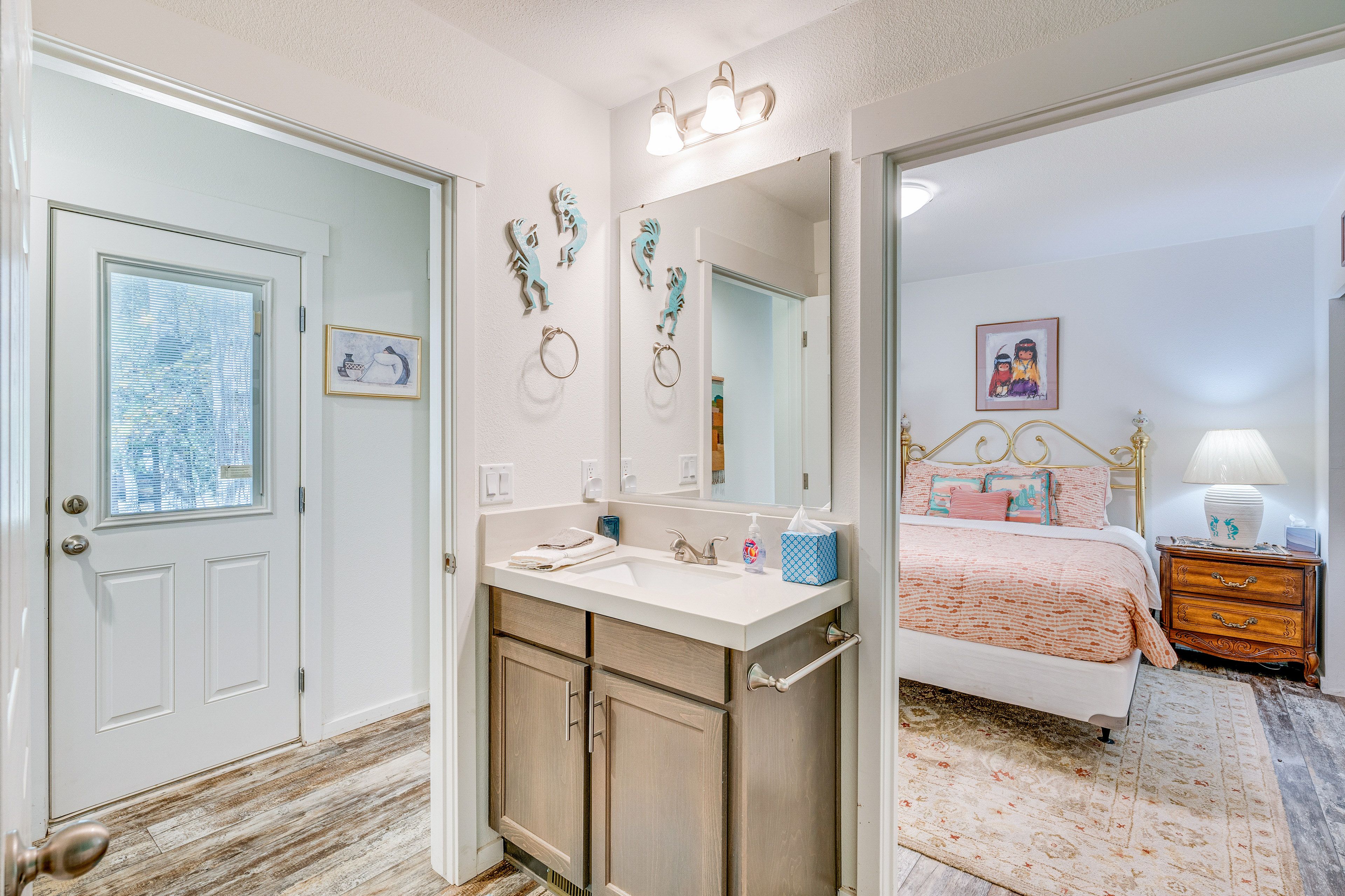 Full Bathroom | Towels Provided