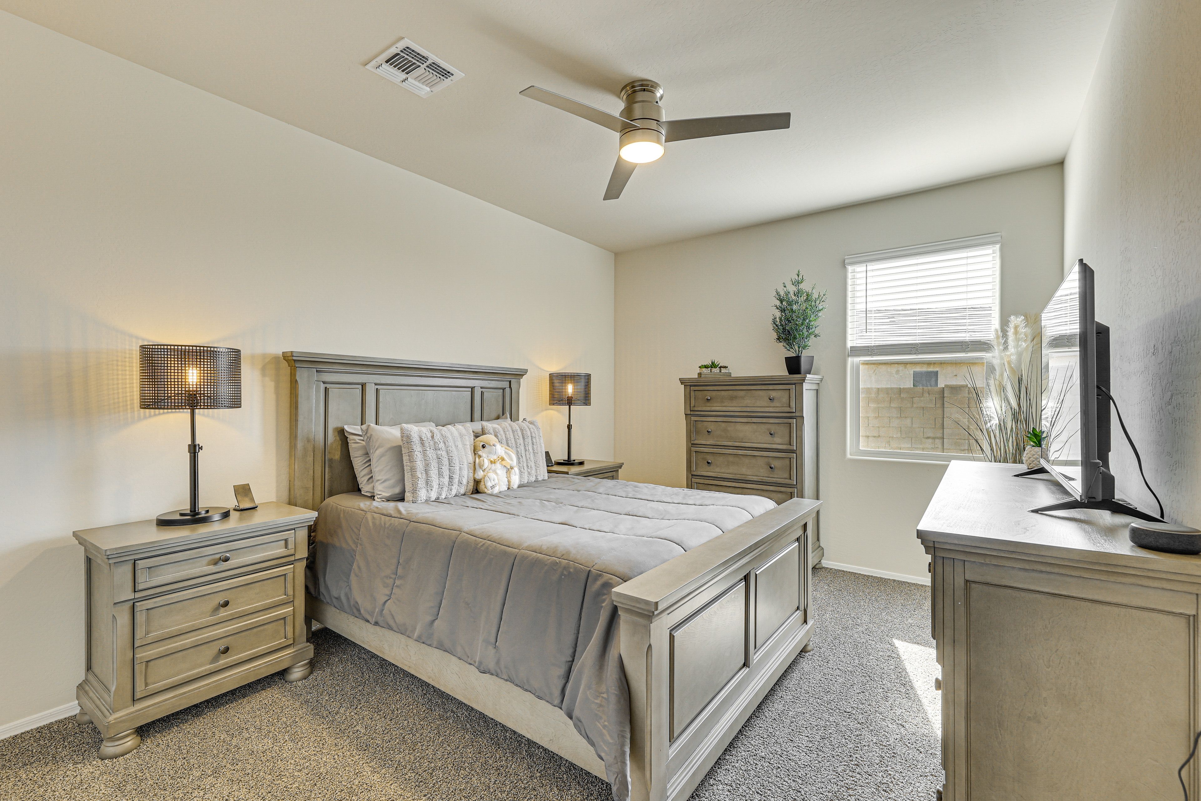 Bedroom 2 | Queen Bed | Smart TV