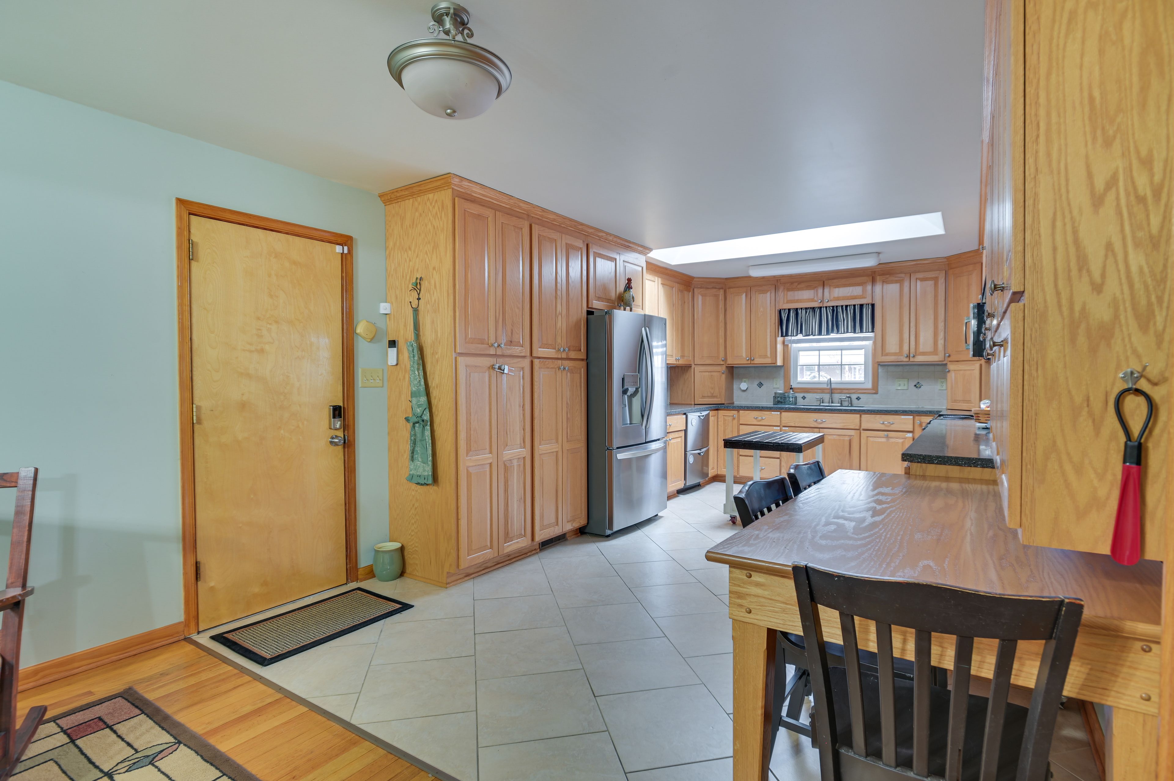 Kitchen | Dishwasher | Stove/Oven