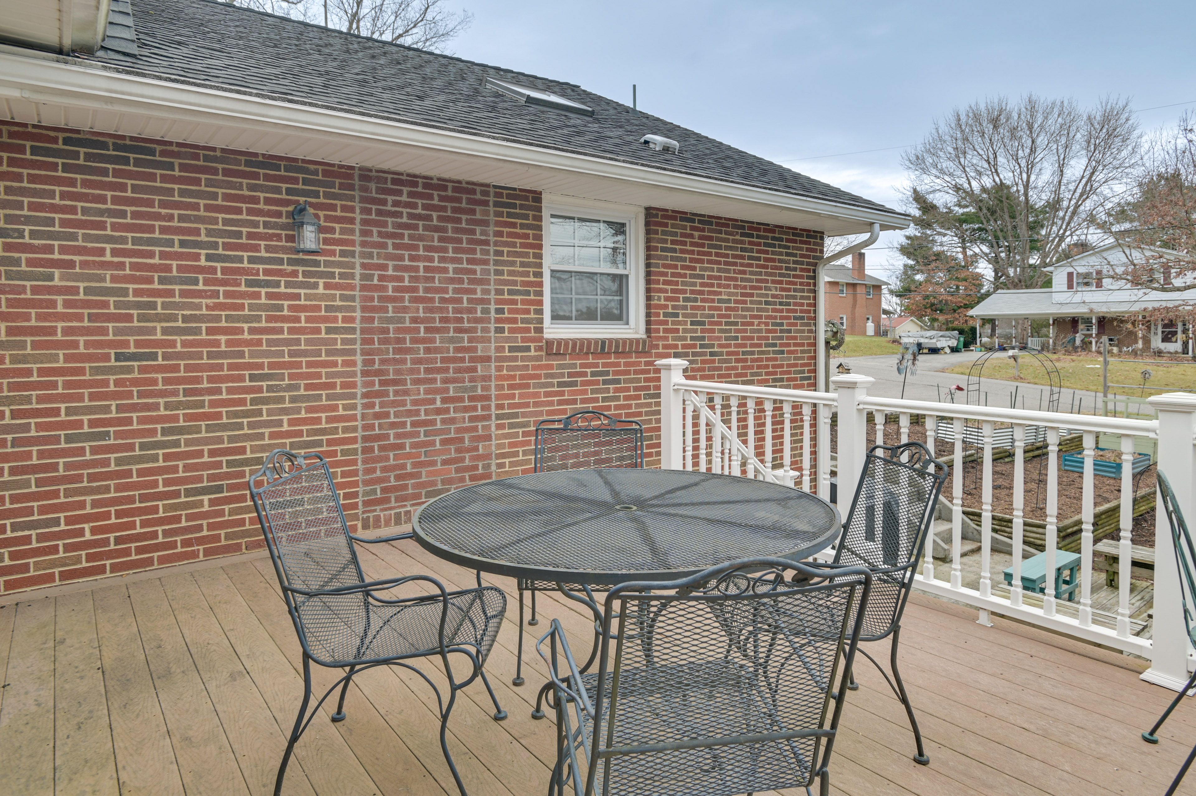 Deck | Outdoor Dining Areas | Gas Grill | Garden