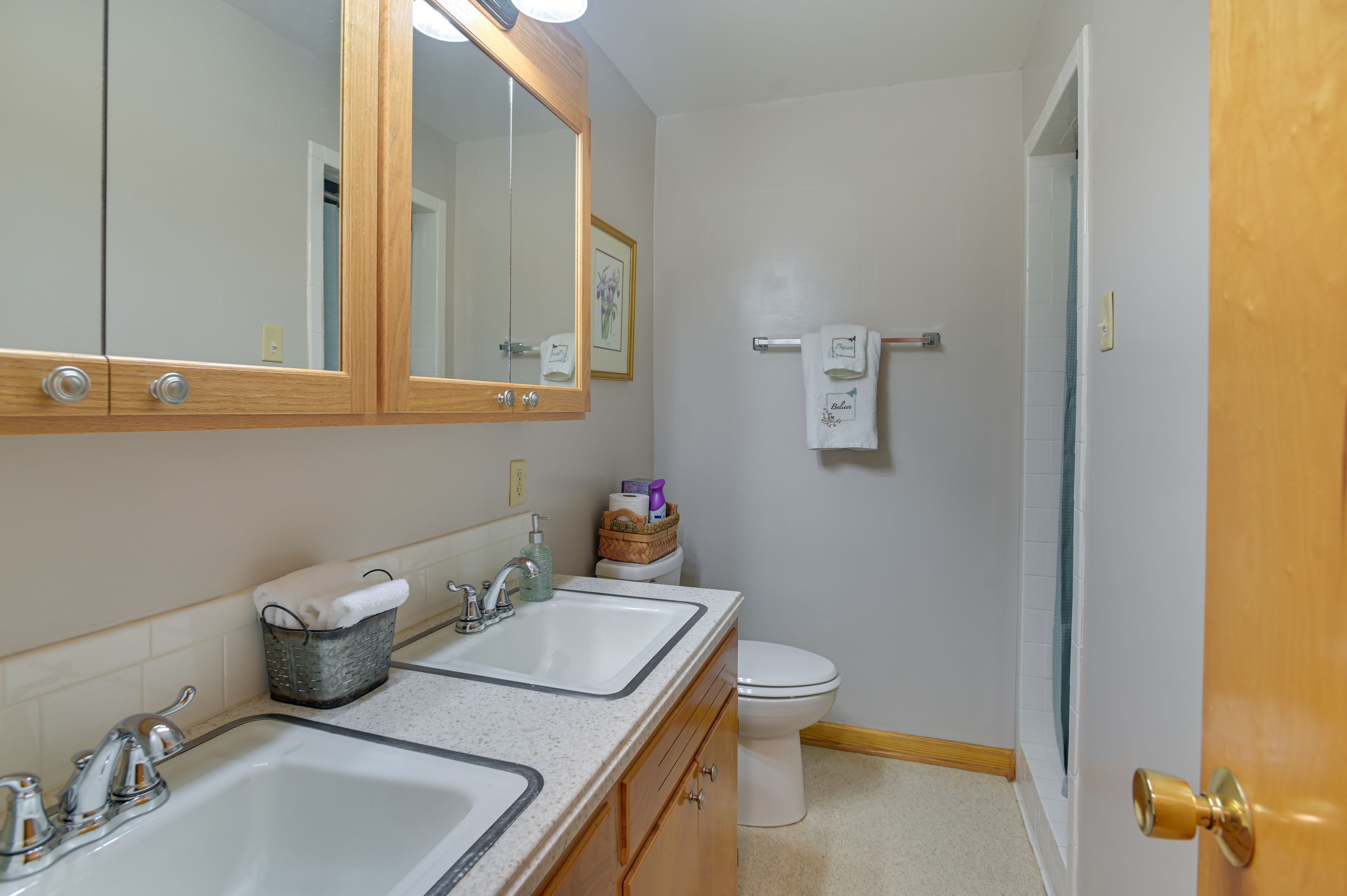 Full Bathroom | Shower | Double Sinks