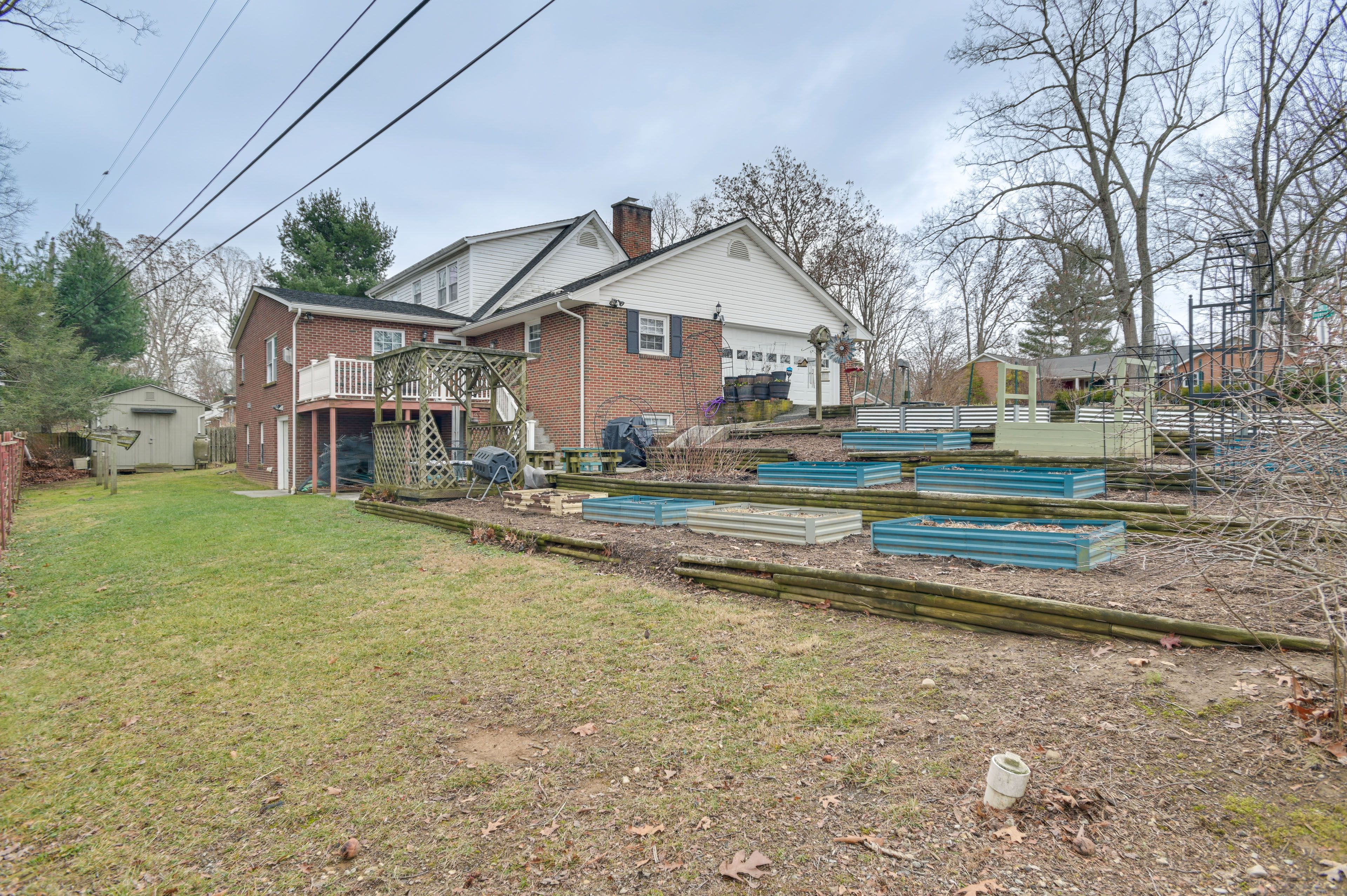 House Exterior | Garden