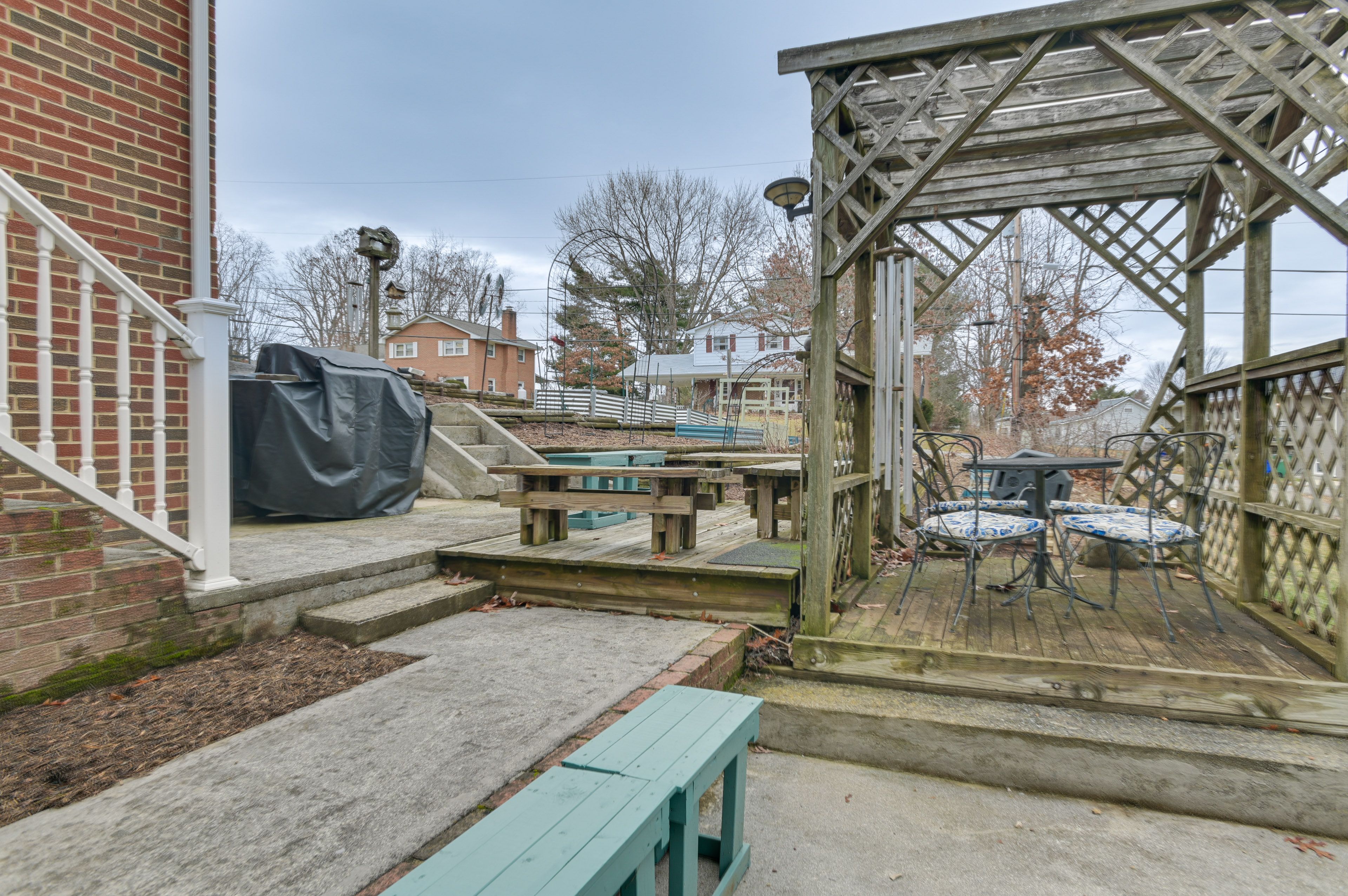 Patio | Gas Grill | Seating | Pergola