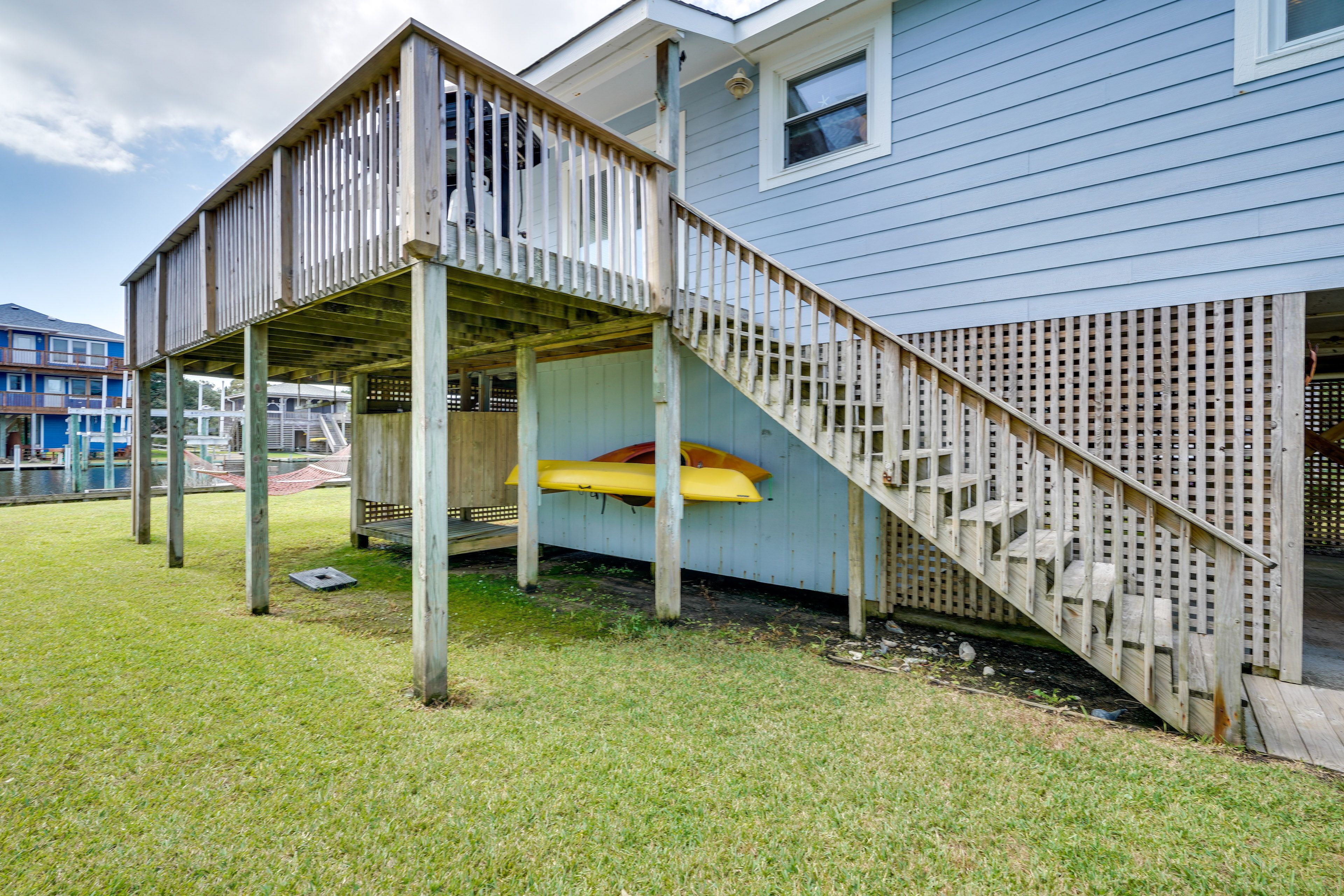 Side Exterior | Kayak