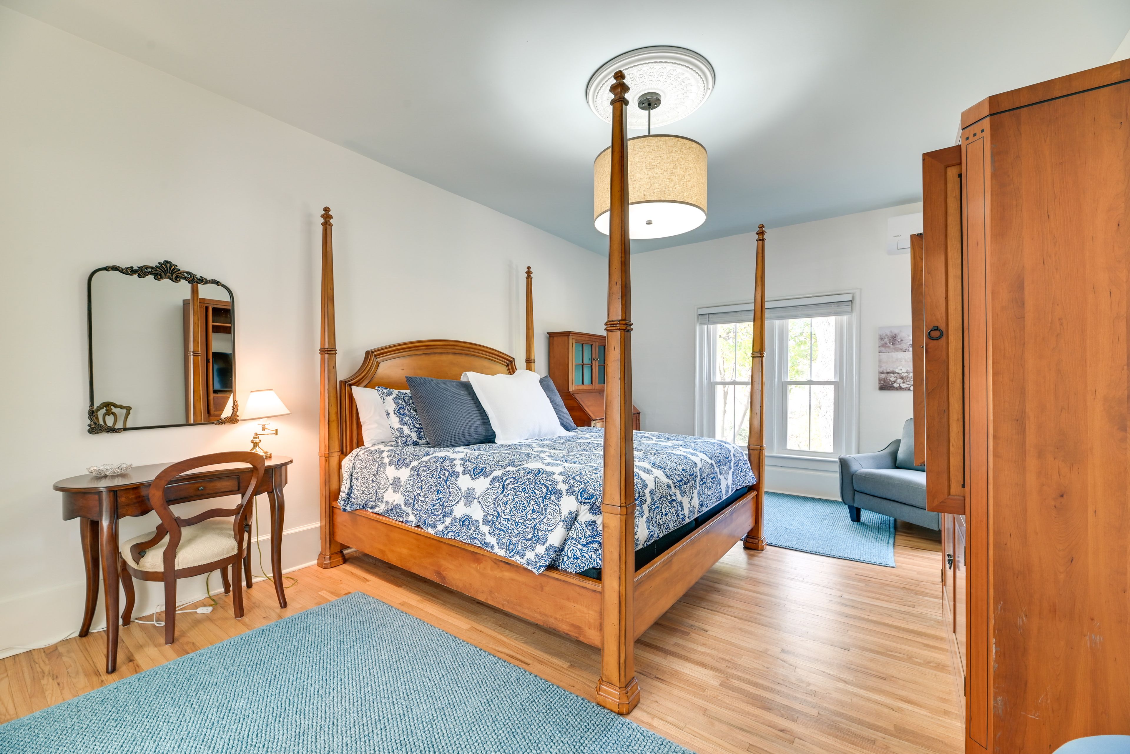 Bedroom 1 | King Bed | Linens & Towels Provided