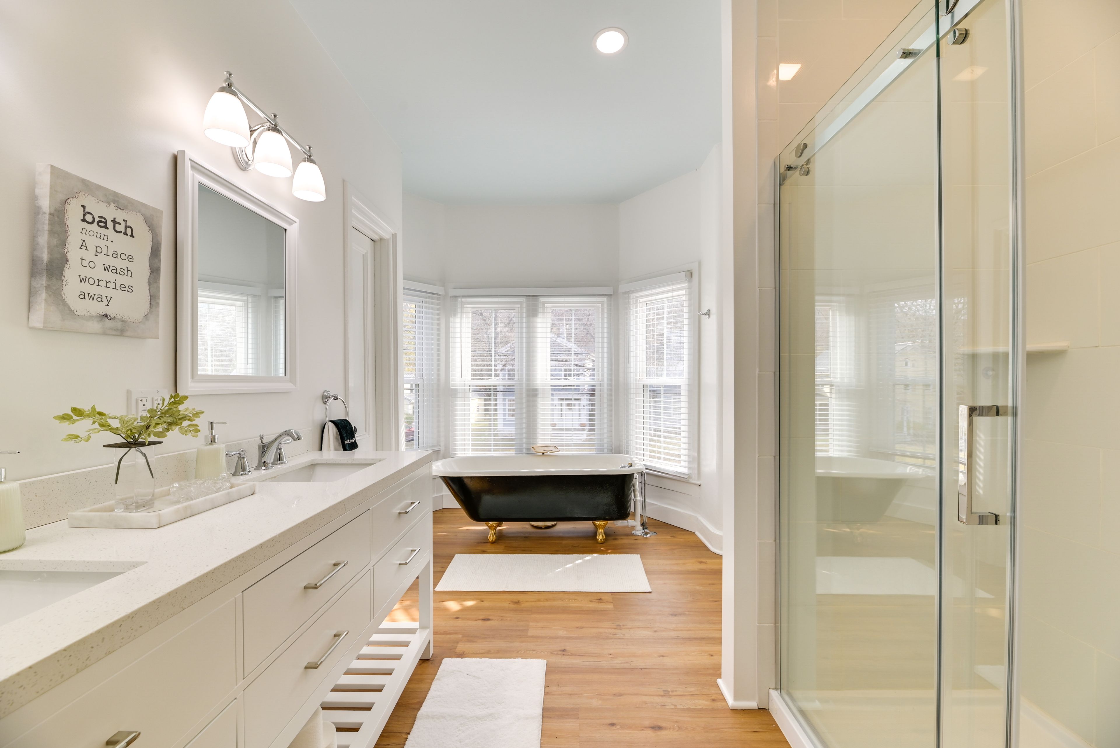 Full Bathroom | Complimentary Toiletries