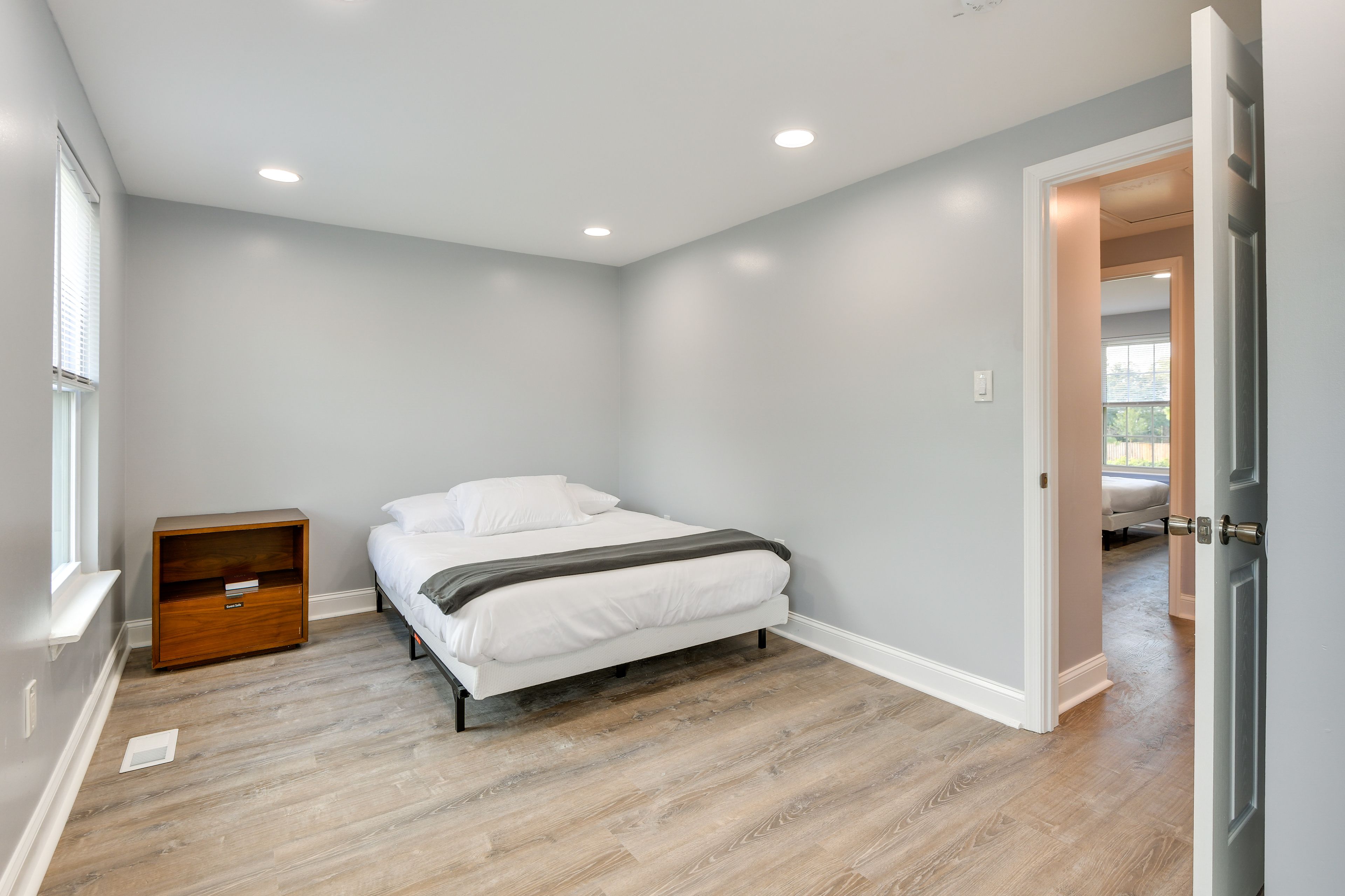 Bedroom 1 | Queen Bed