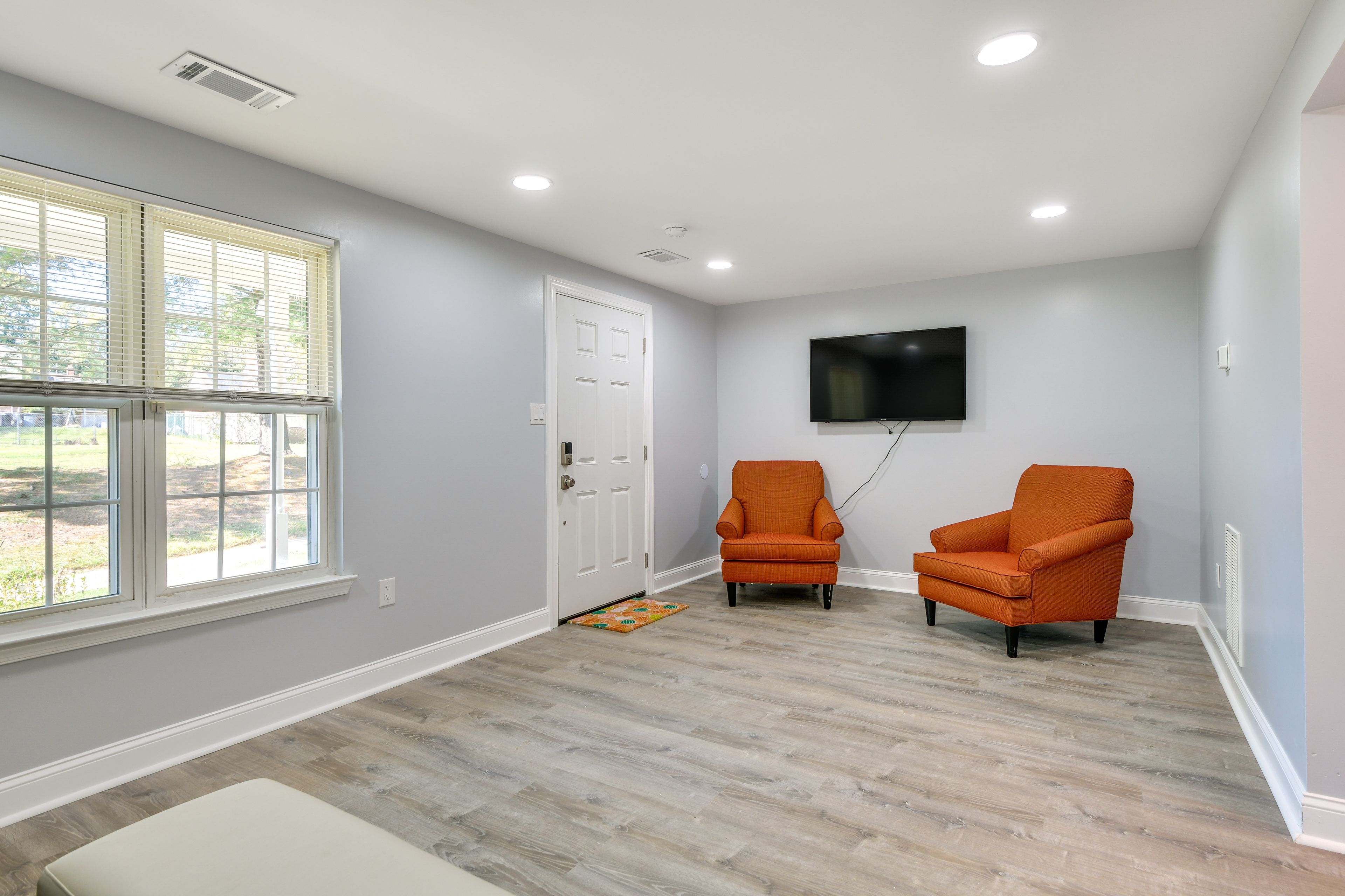 Living Room | Full Sleeper Sofa | Free WiFi | Smart TV | Central A/C
