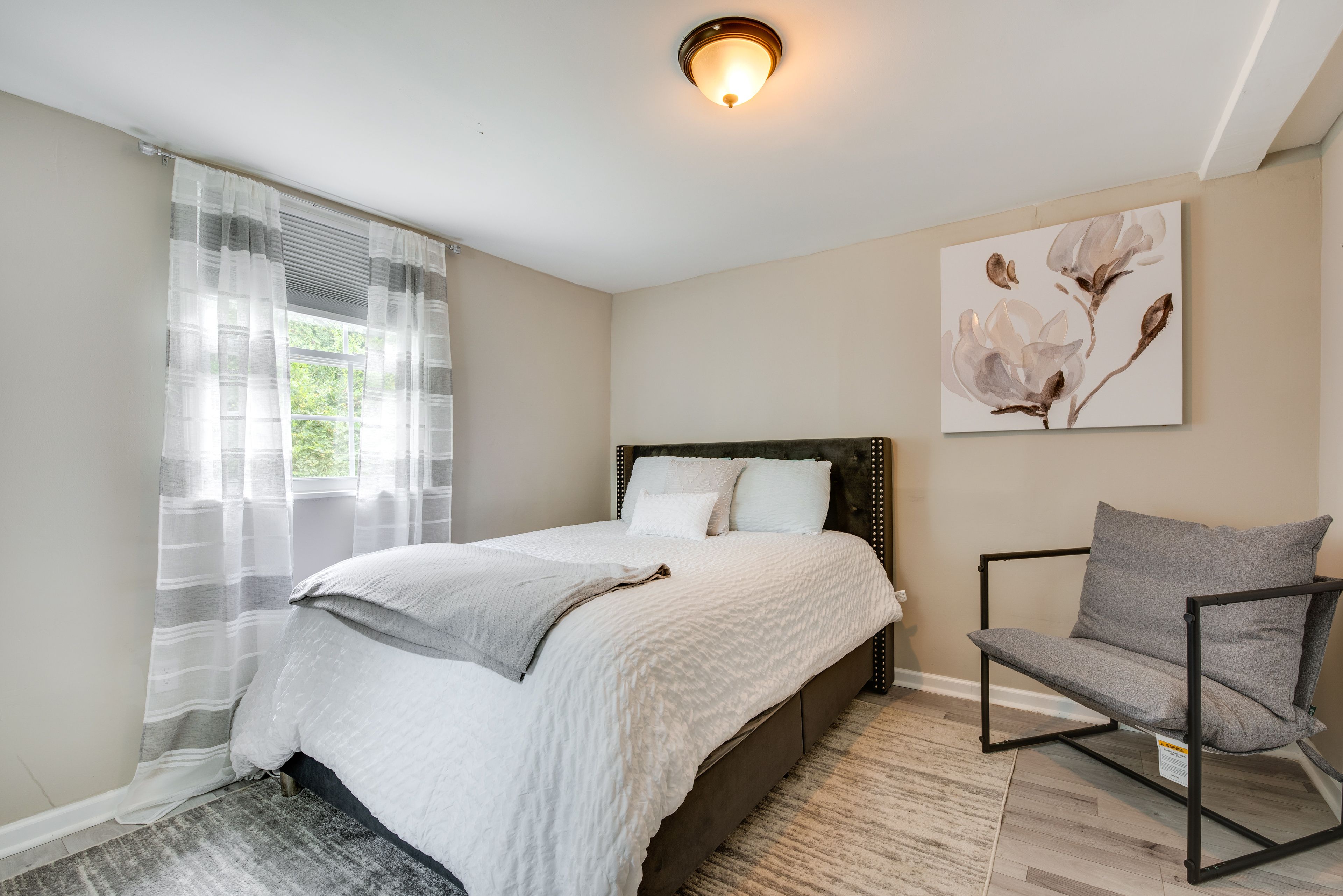 Bedroom 3 | Queen Bed | Lower Level | Smart TV