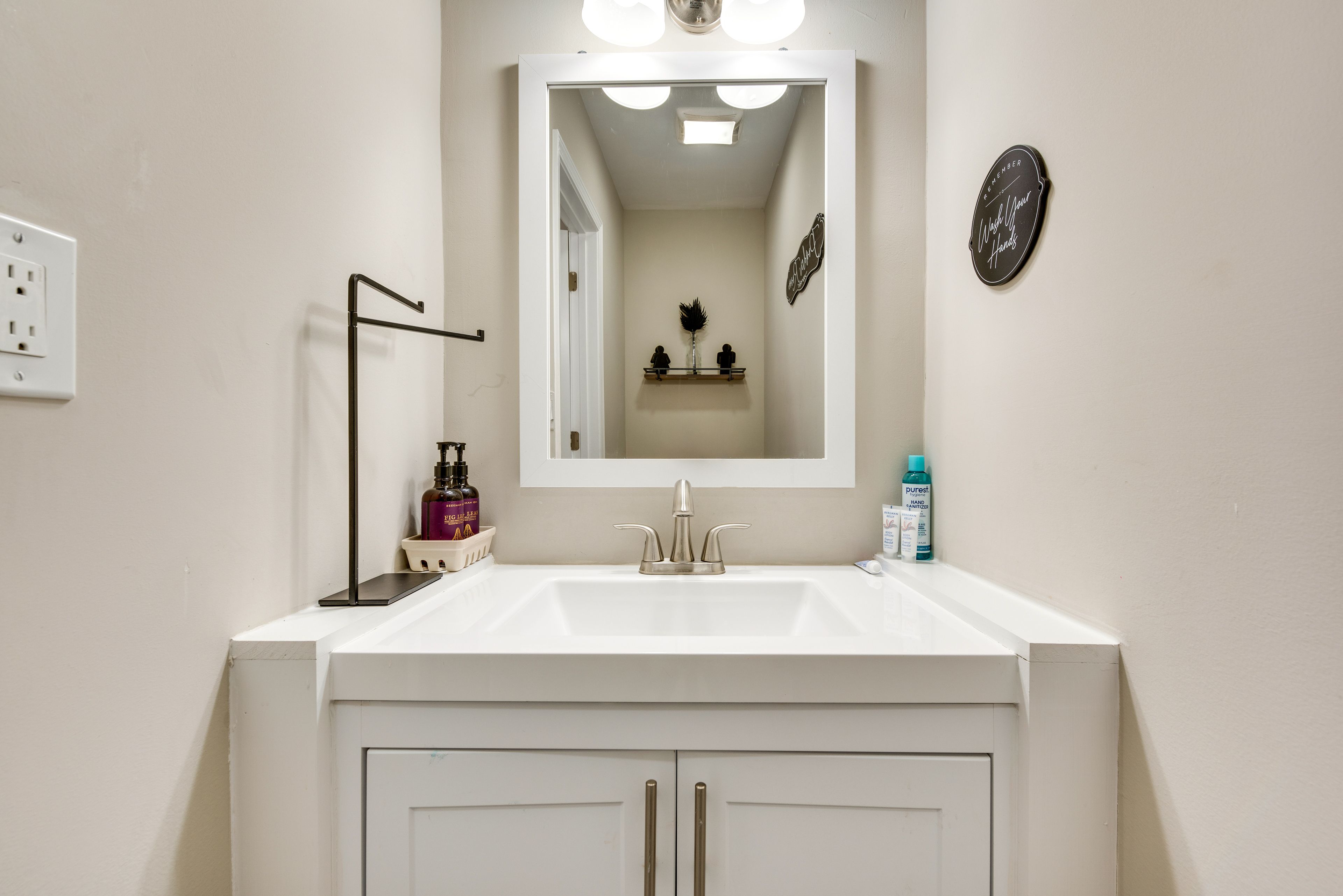 Half Bathroom | Main Floor