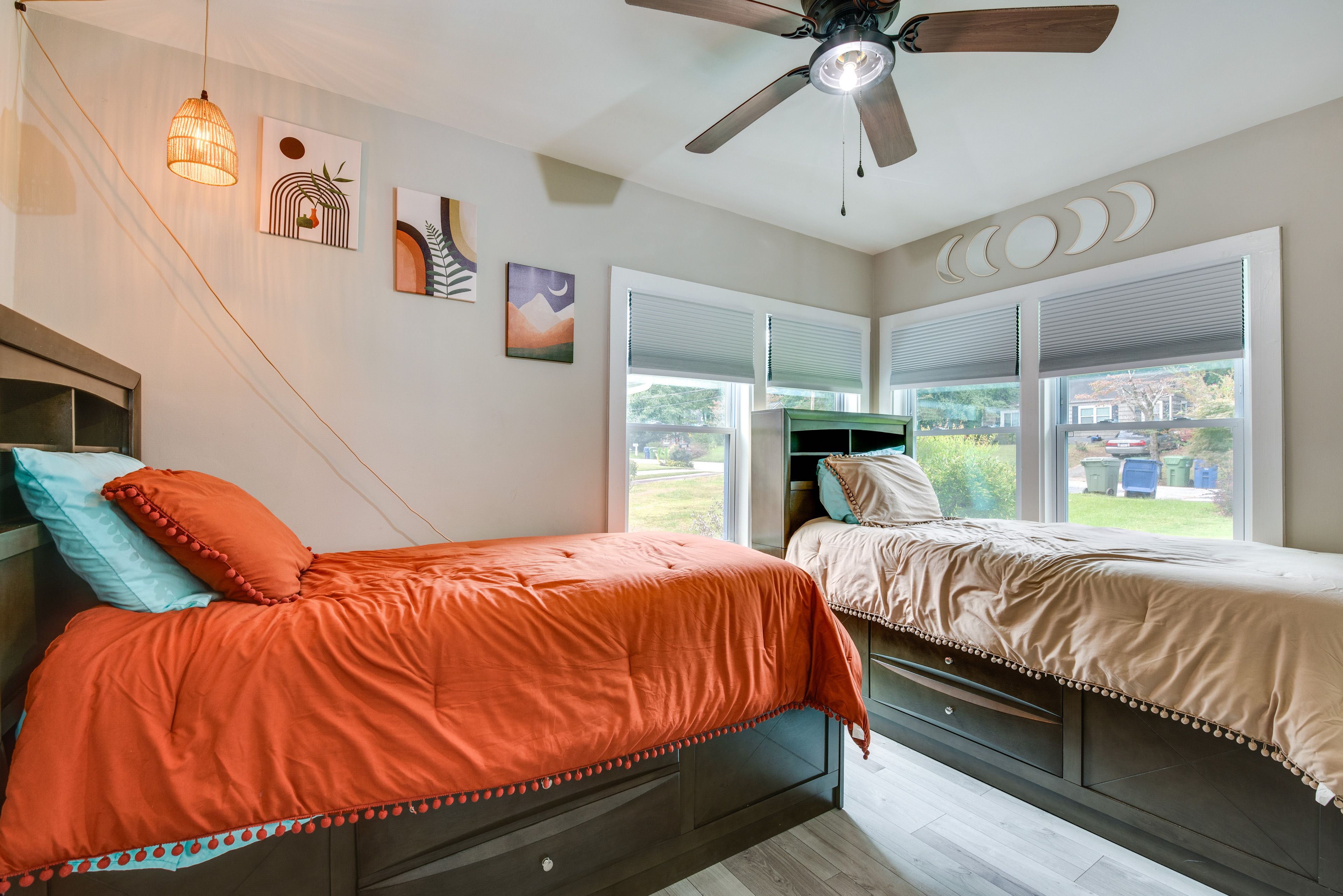 Bedroom 2 | 2 Twin Beds | Main Floor | Smart TV