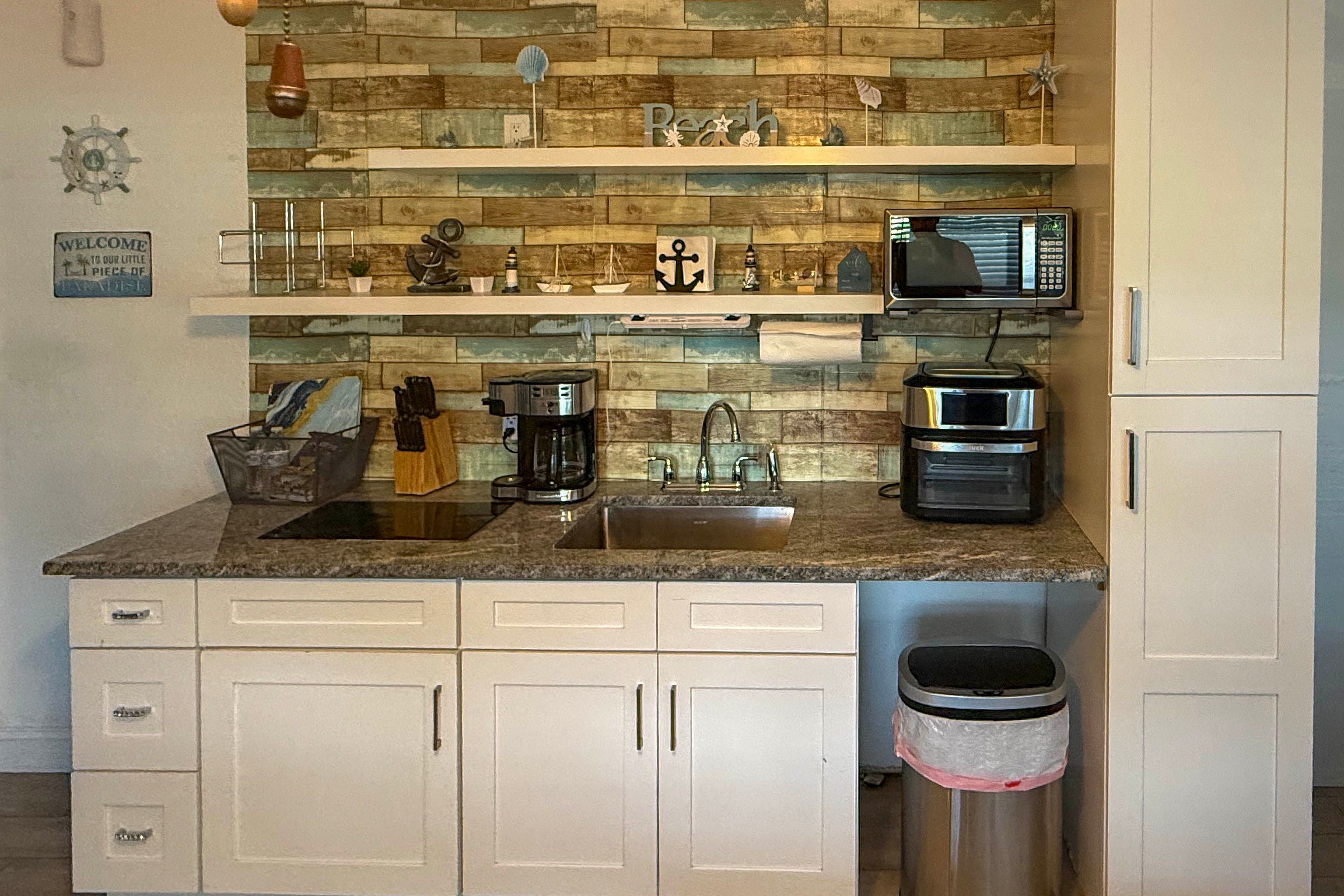 Kitchenette | Coffee Maker | 20-Quart Air Fryer
